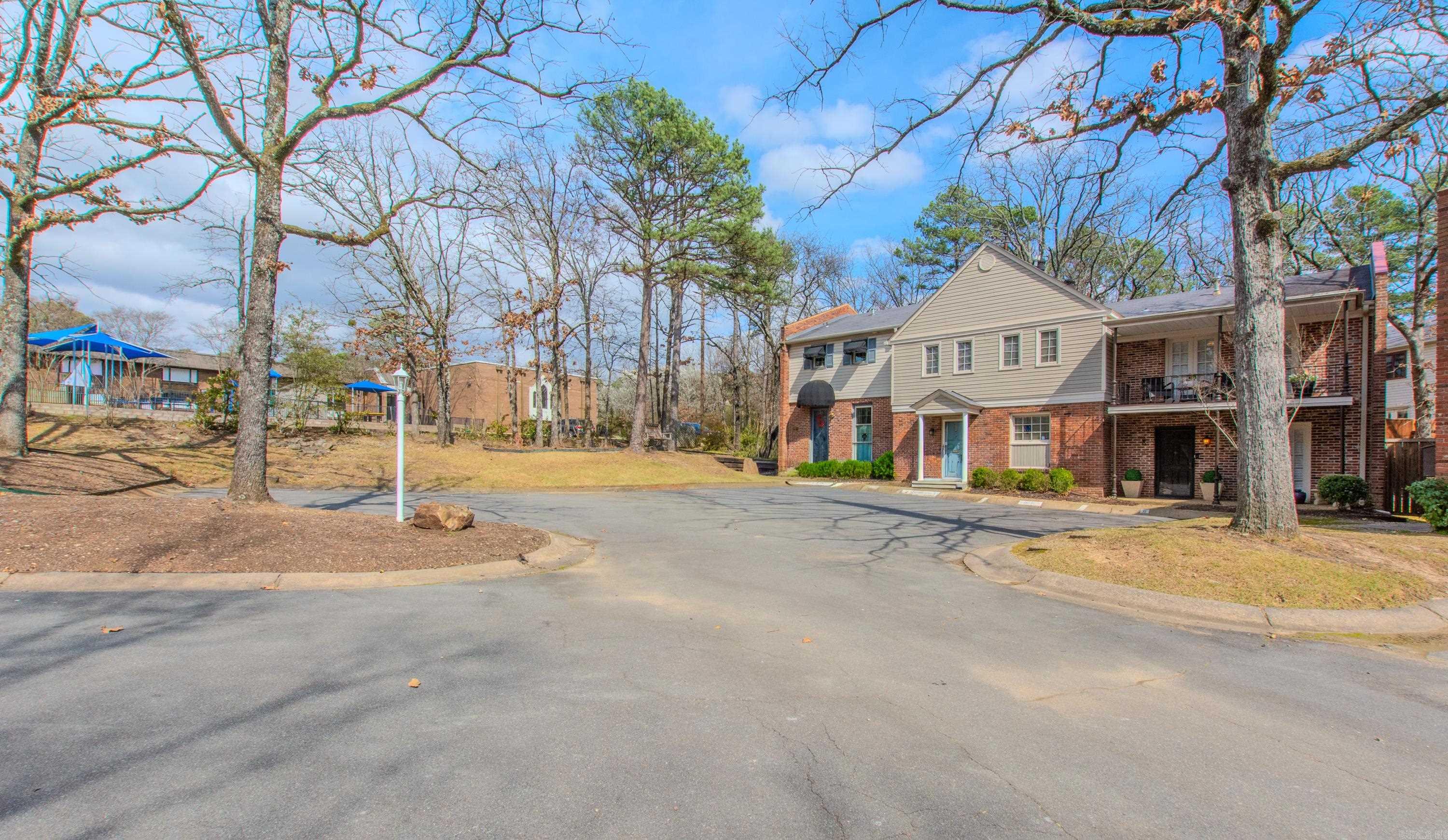 KINGSBRIDGE TWNHSE - Residential