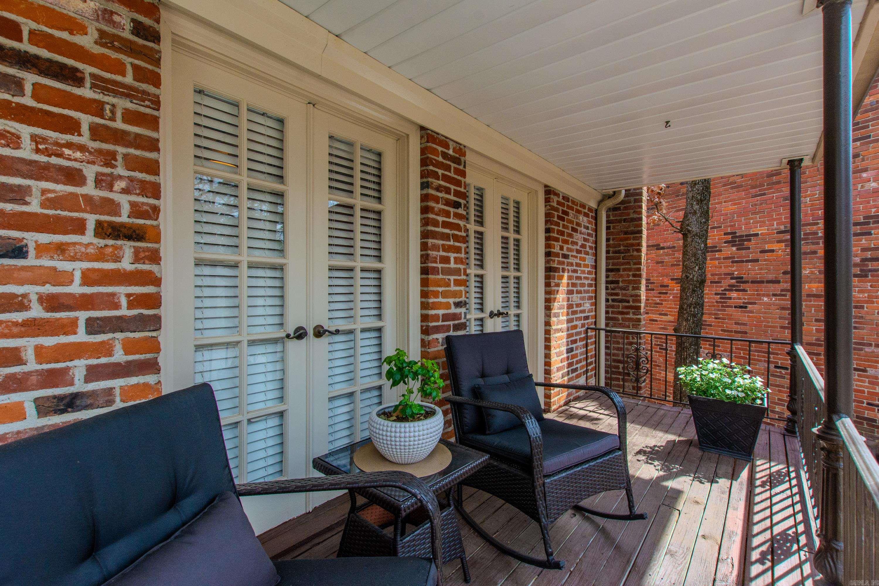 KINGSBRIDGE TWNHSE - Residential