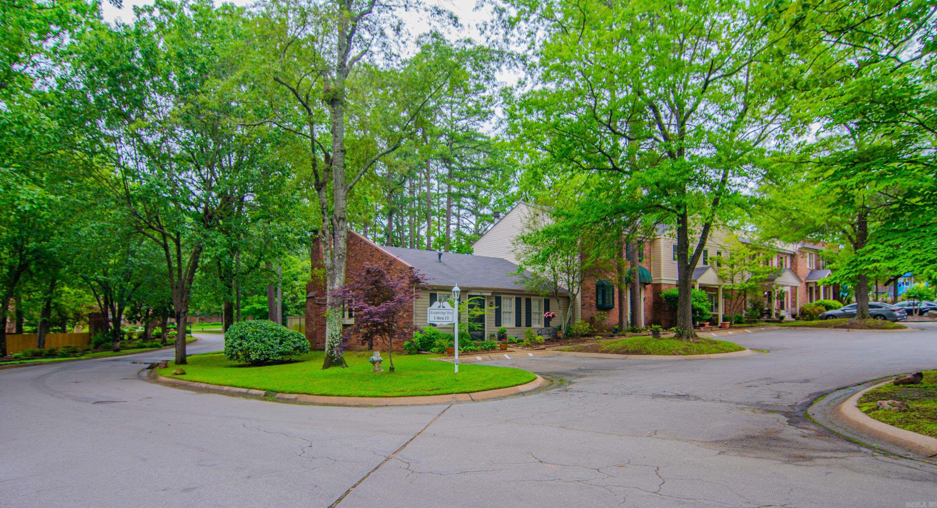 KINGSBRIDGE TWNHSE - Residential