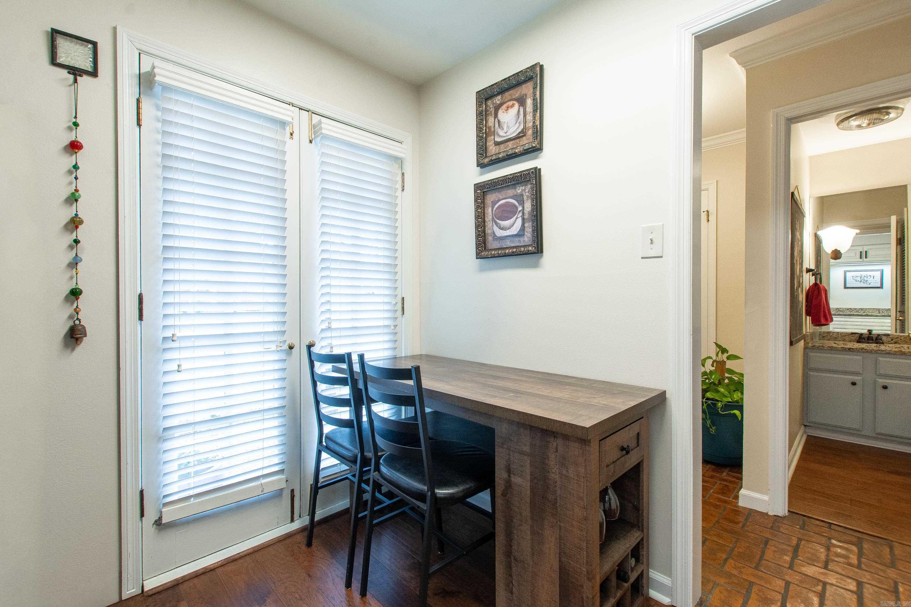 KINGSBRIDGE TWNHSE - Residential