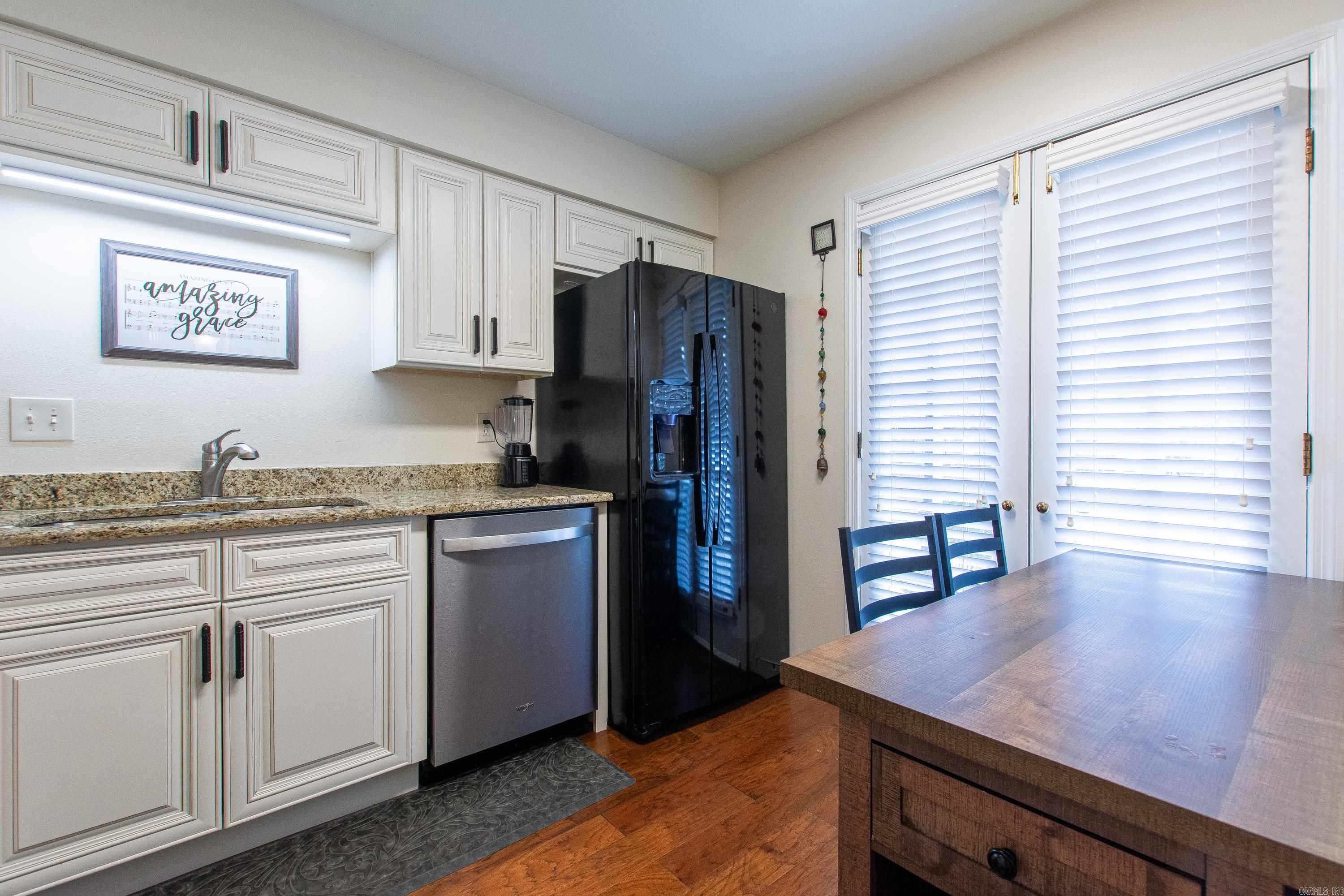 KINGSBRIDGE TWNHSE - Residential