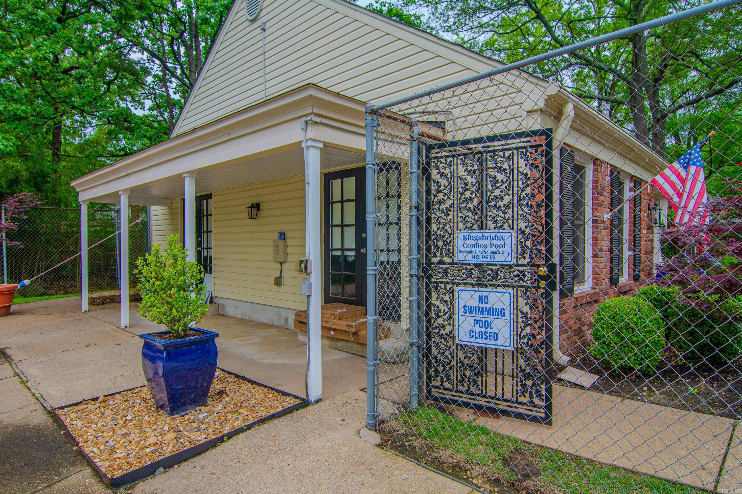 KINGSBRIDGE TWNHSE - Residential