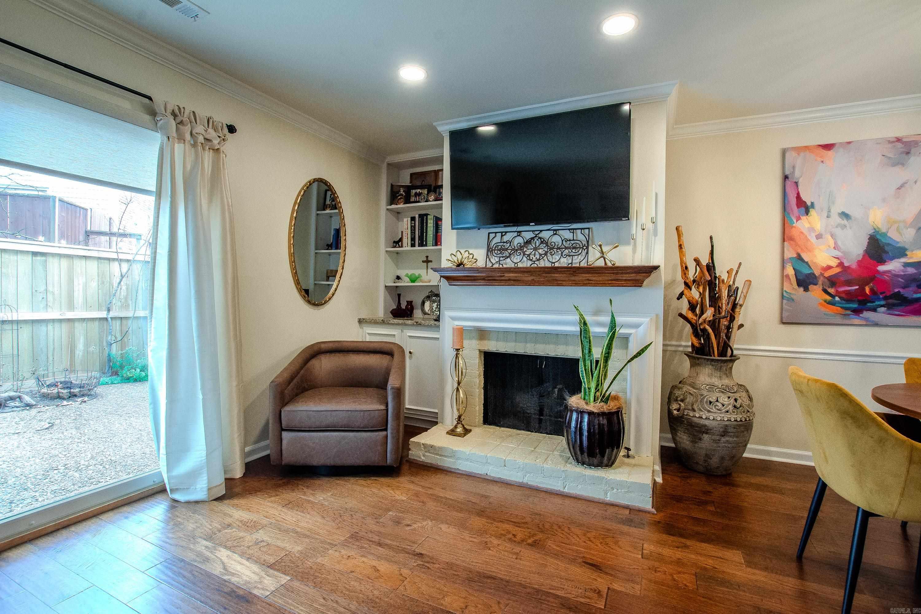 KINGSBRIDGE TWNHSE - Residential