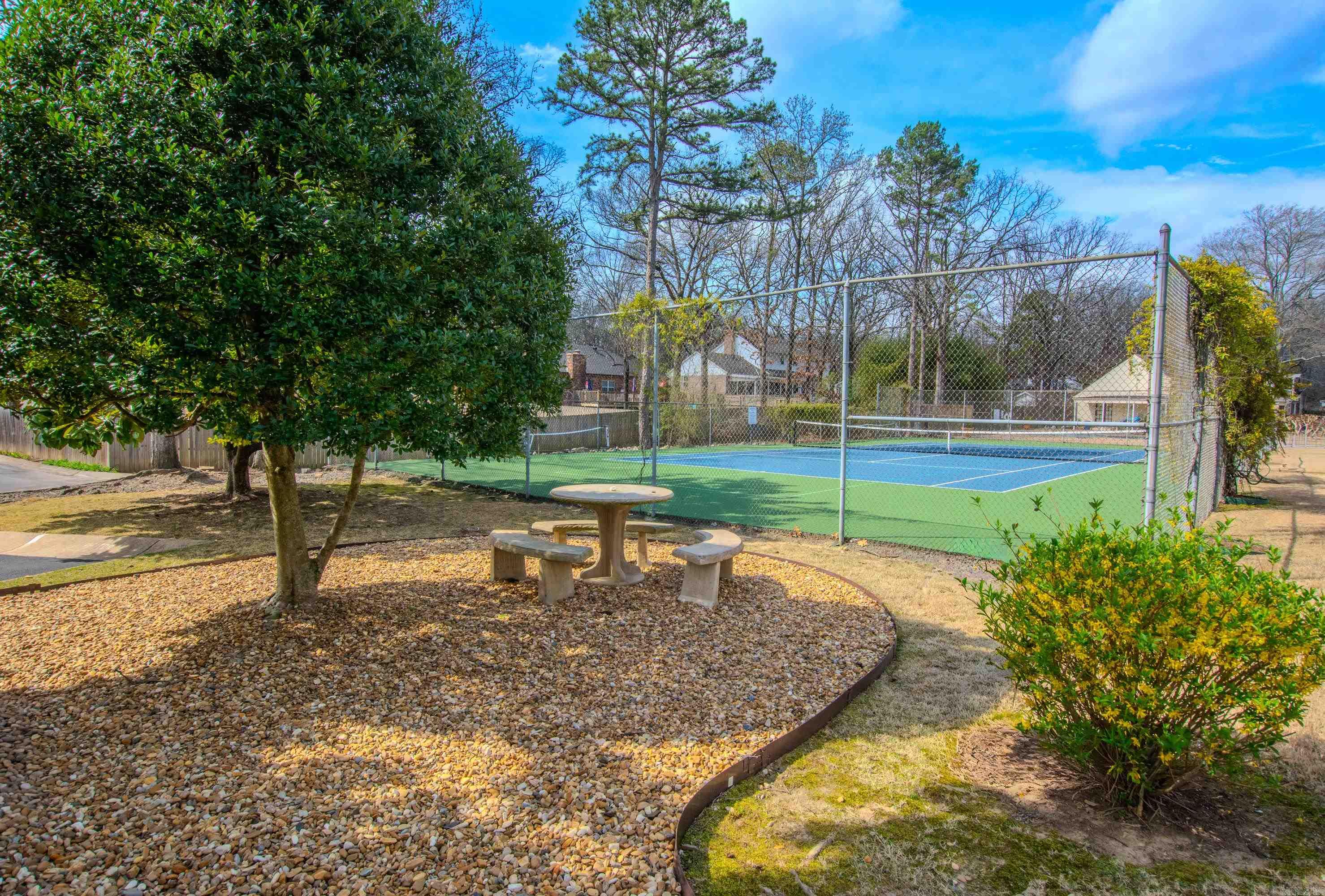 KINGSBRIDGE TWNHSE - Residential