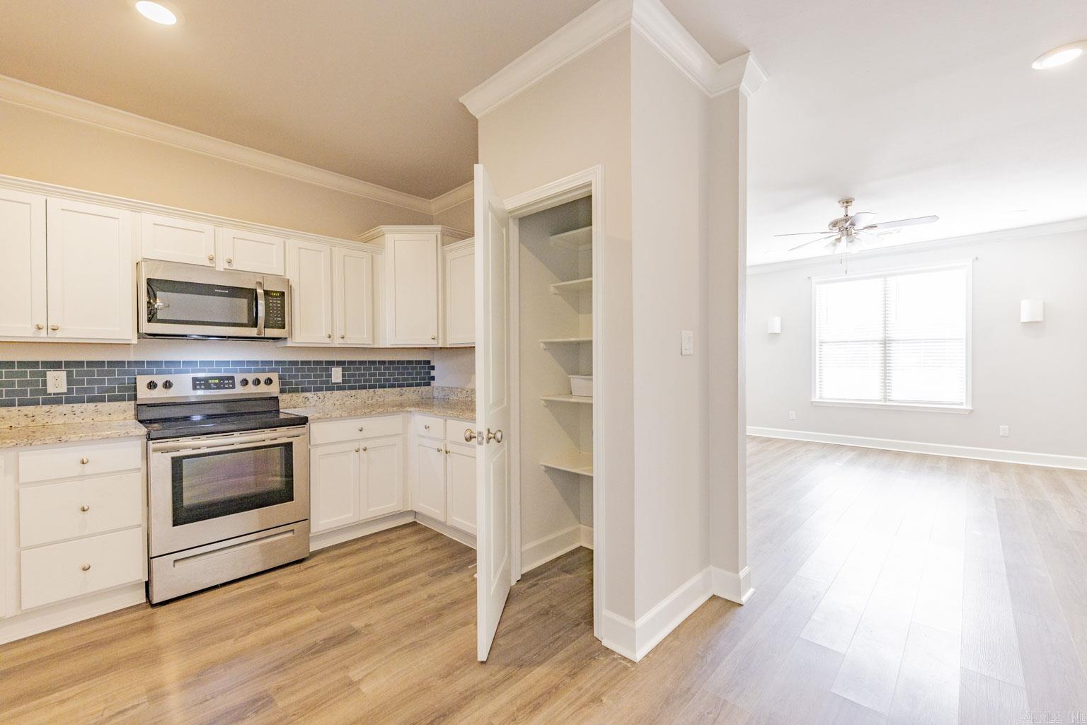 WESTERN WOODS - Residential