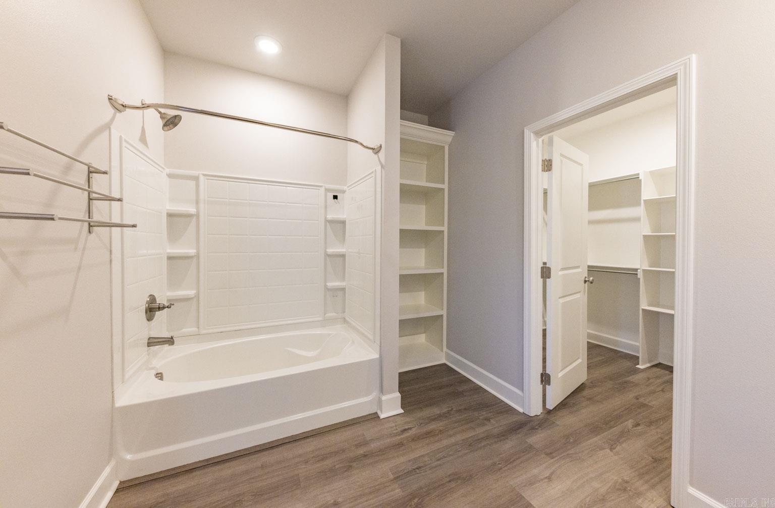 WESTERN WOODS - Residential