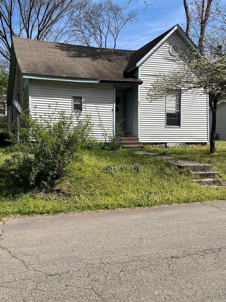 Charming 2 bedroom, 2 bath home in the heart of Heber Springs! This property boasts hardwoods in the living room, central heat and air and plenty of character throughout. This is perfect for full-time living, a weekend getaway, or an investment opportunity. Located near Greers Ferry Lake, the Little Red River, shopping, and dining. With a little vision, this home has incredible potential to make it your own. Whether you’re looking for a rental, or a cozy retreat, this one is full of possibilities!