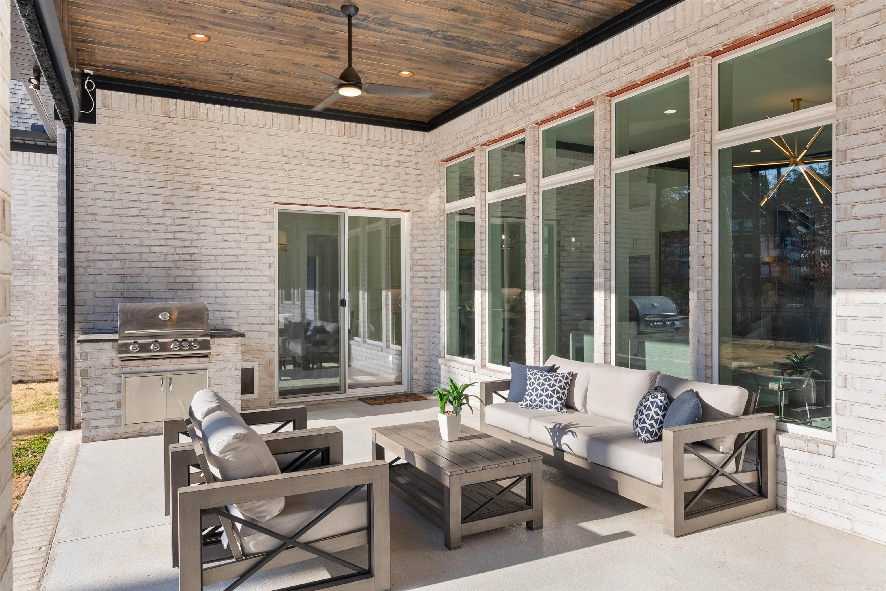 CHENAL VALLEY "ENSBURY PLACE" - Residential