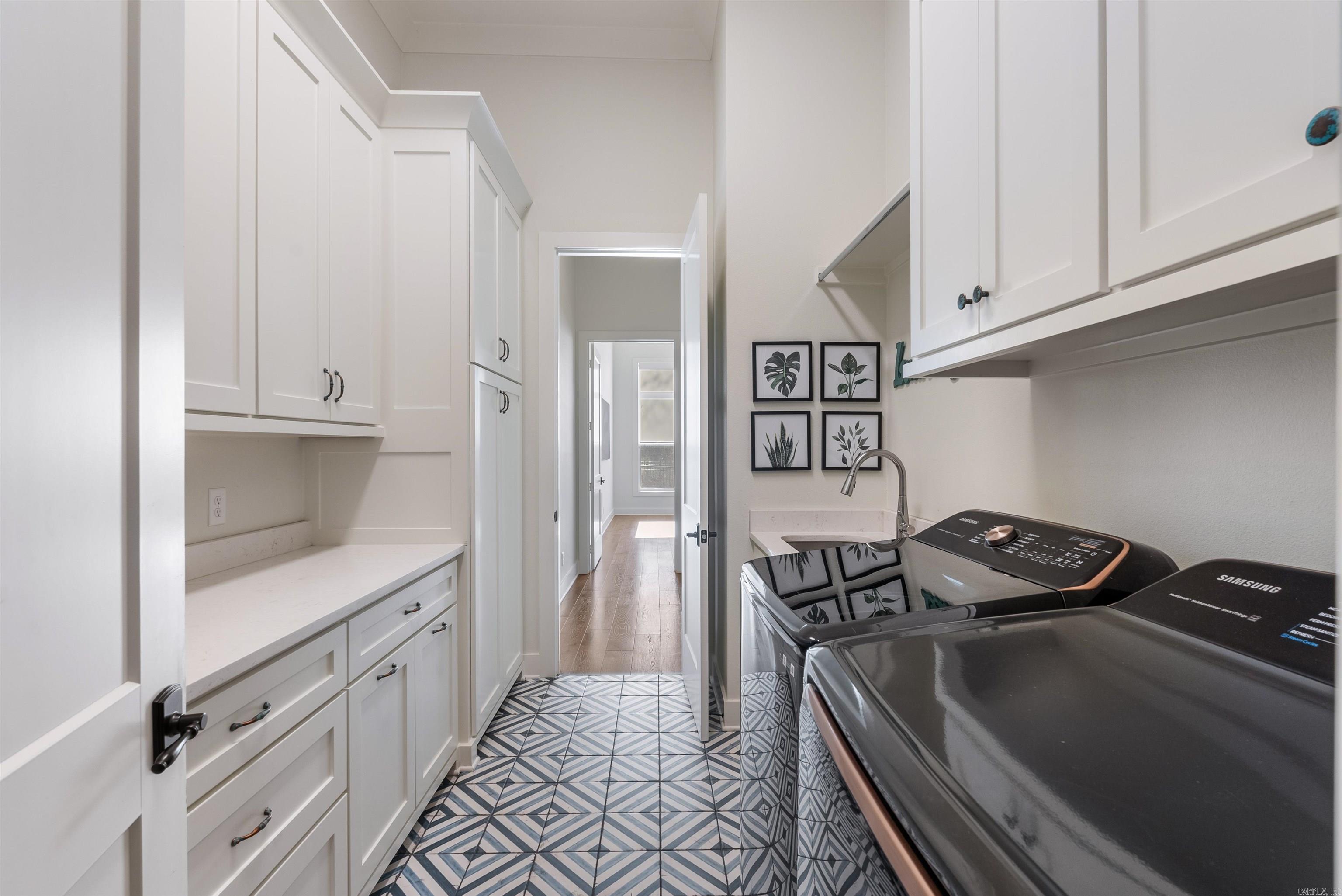 CHENAL VALLEY "ENSBURY PLACE" - Residential