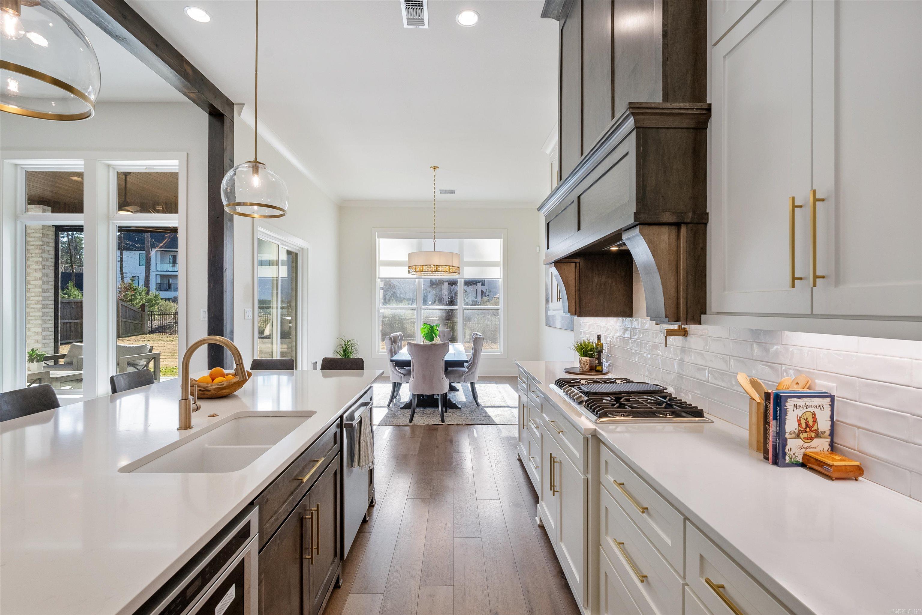 CHENAL VALLEY "ENSBURY PLACE" - Residential