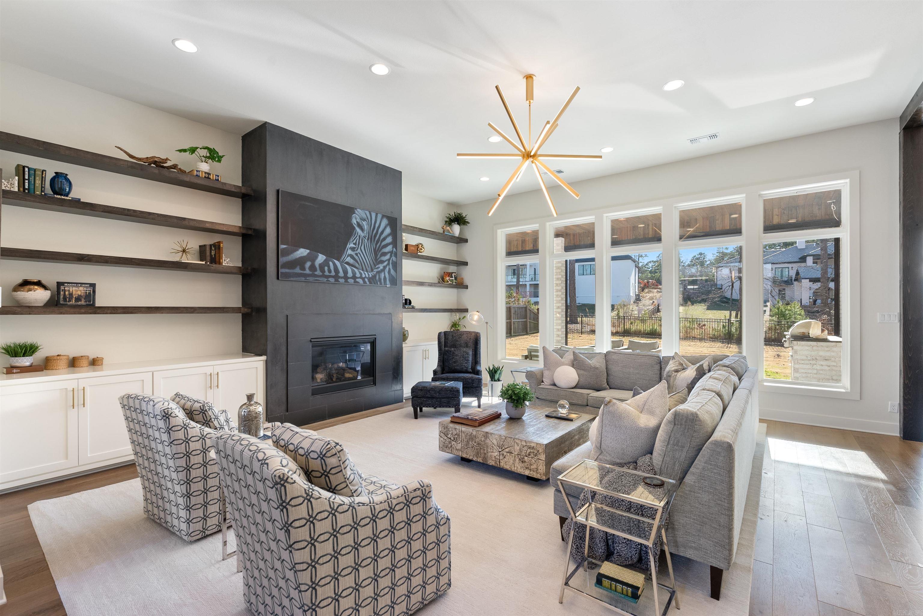 CHENAL VALLEY "ENSBURY PLACE" - Residential