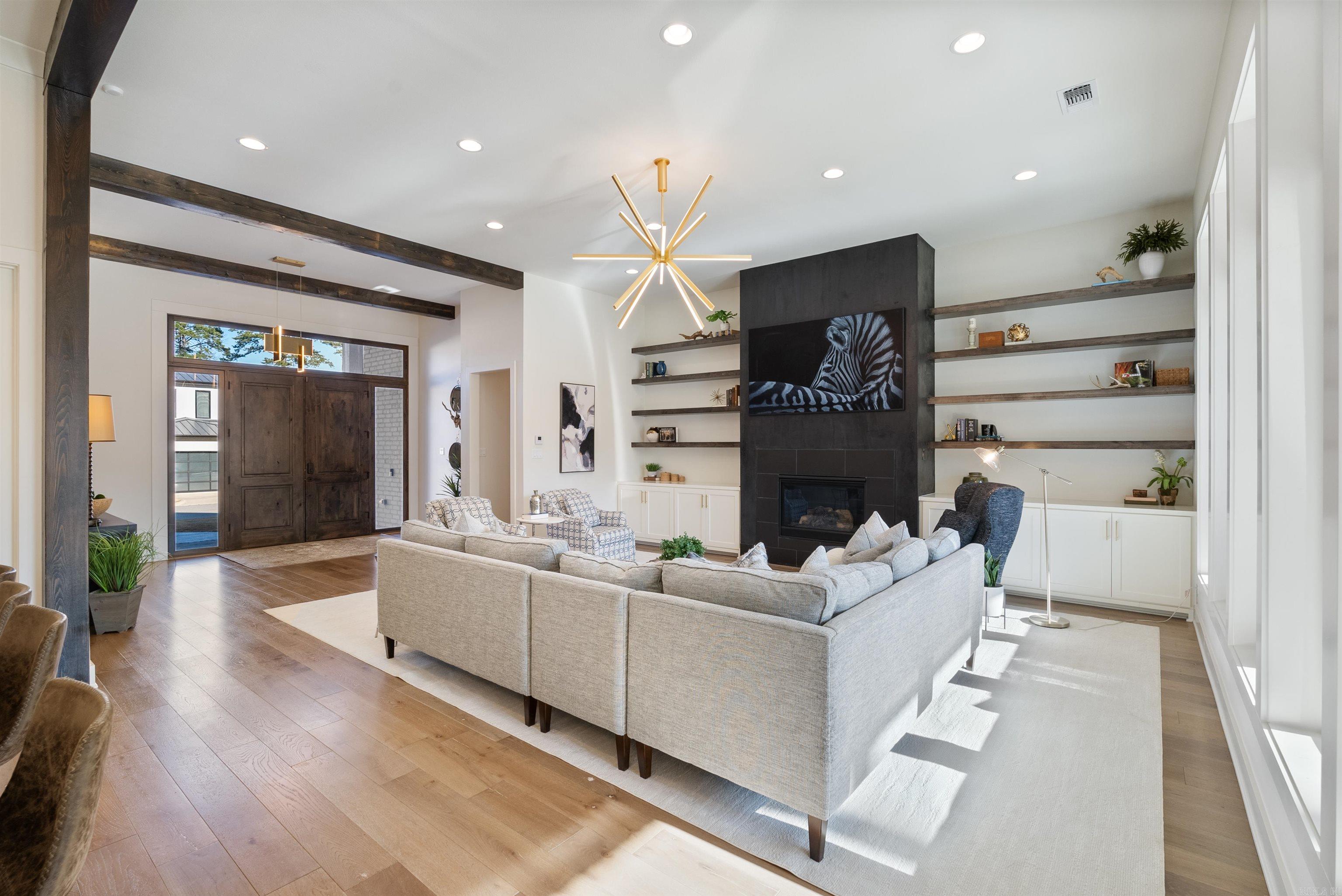 CHENAL VALLEY "ENSBURY PLACE" - Residential