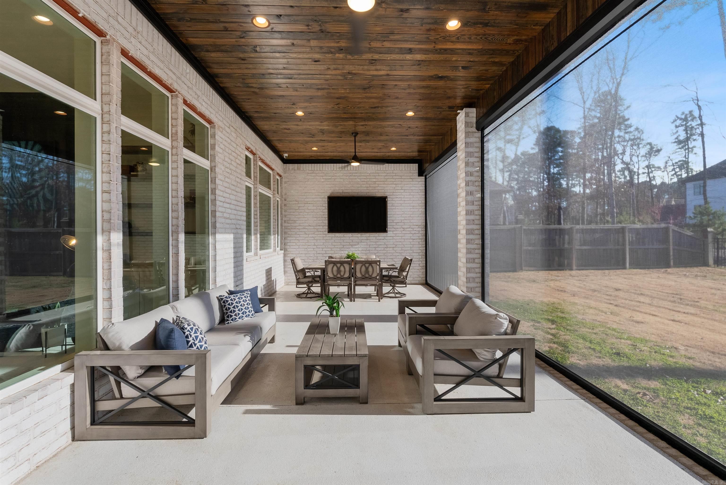 CHENAL VALLEY "ENSBURY PLACE" - Residential