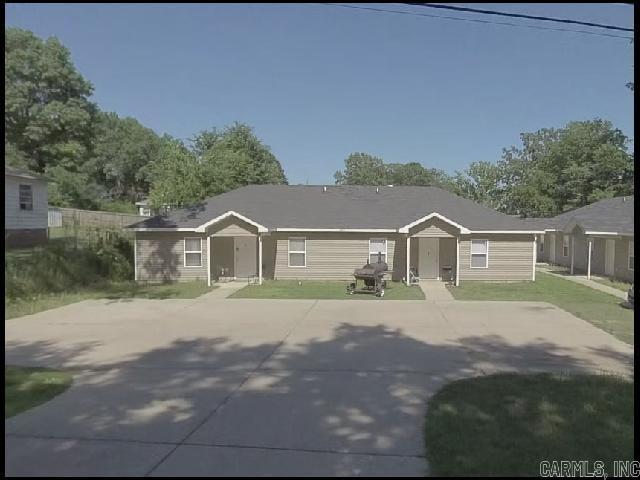 *LITTLE ROCK* GORGEOUS DUPLEX LOCATED IN THE OAK PARK SUBDIVISION!! This 3 Bedroom And 2 Bath Alle Electric Unit Features 1100 Sqft! Concrete Flooring Throughout! Range, Refrigerator, And Dishwasher Provided! Pad For Parking! PET FRIENDLY!! AVAILABLE MID TO LATE JULY 2025!!!