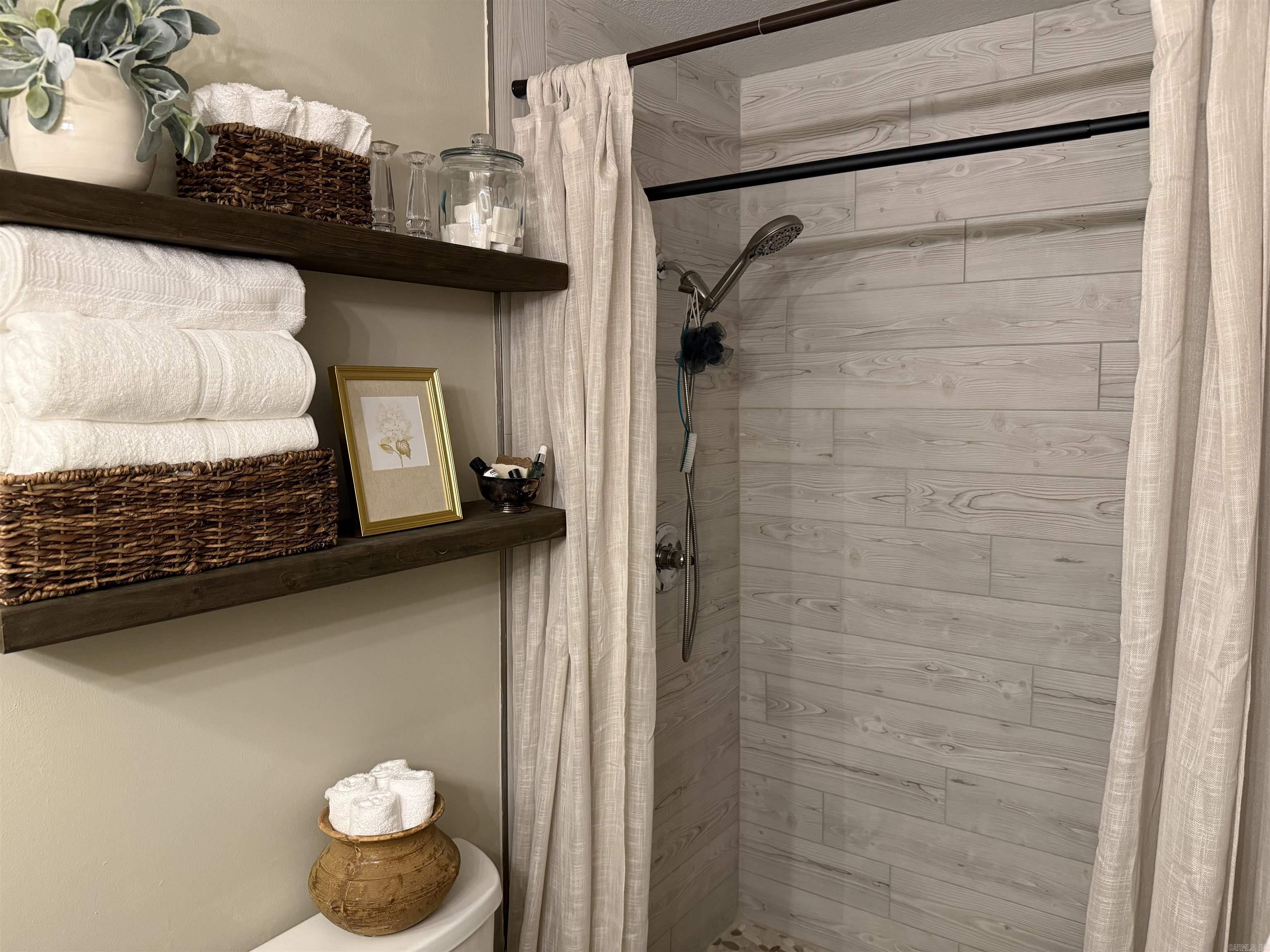 CRESTWOOD - Residential