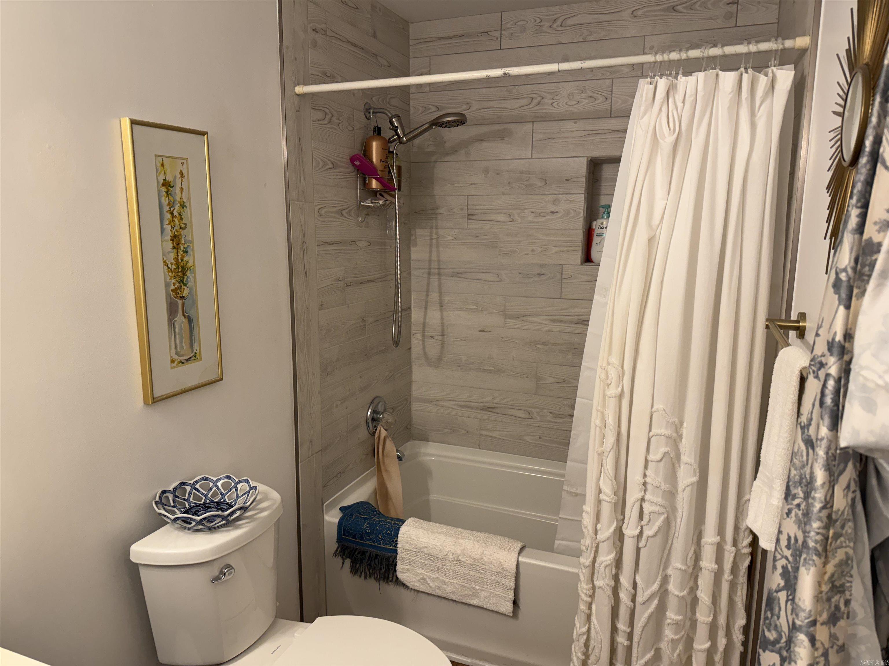 CRESTWOOD - Residential