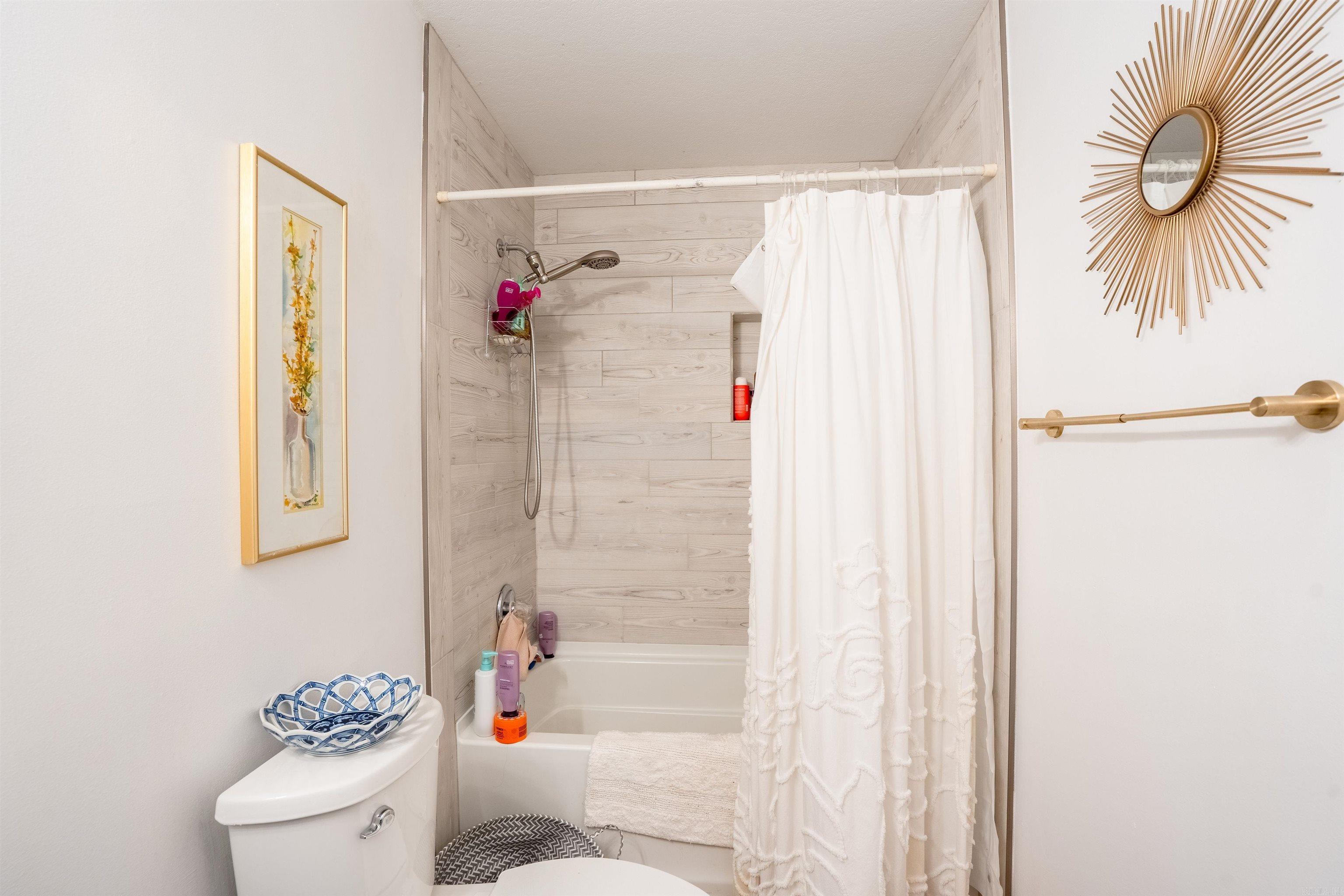 CRESTWOOD - Residential