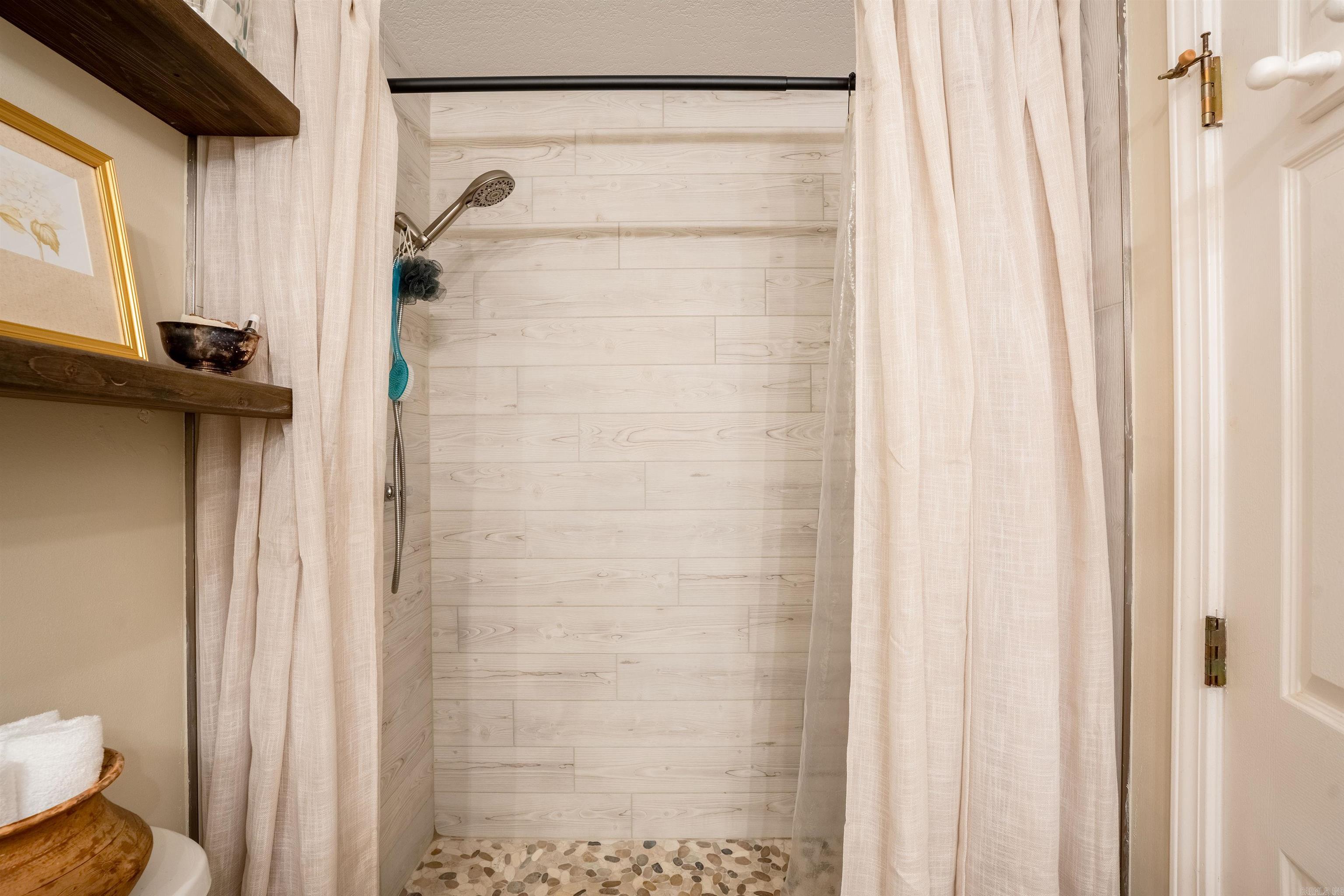 CRESTWOOD - Residential