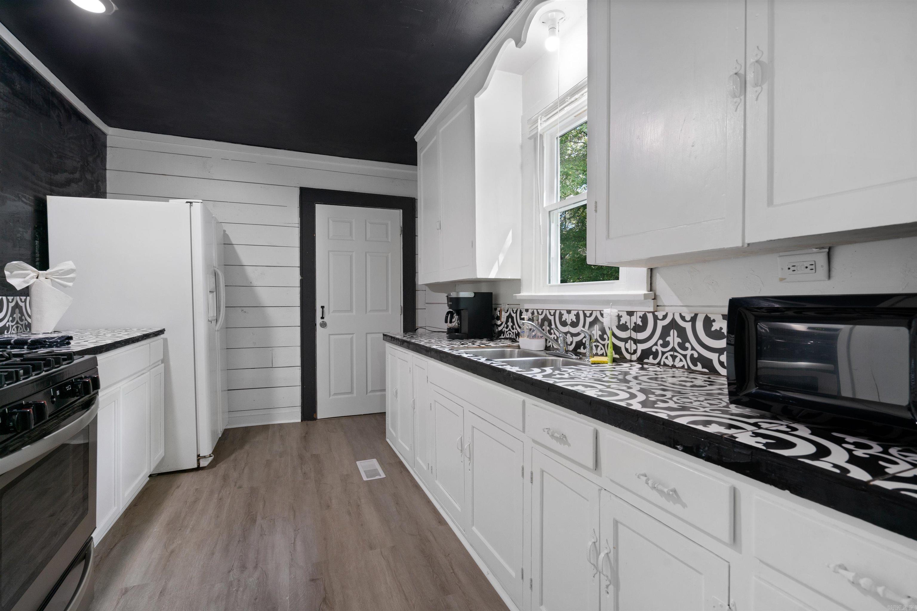 BLACKS SUB - Residential