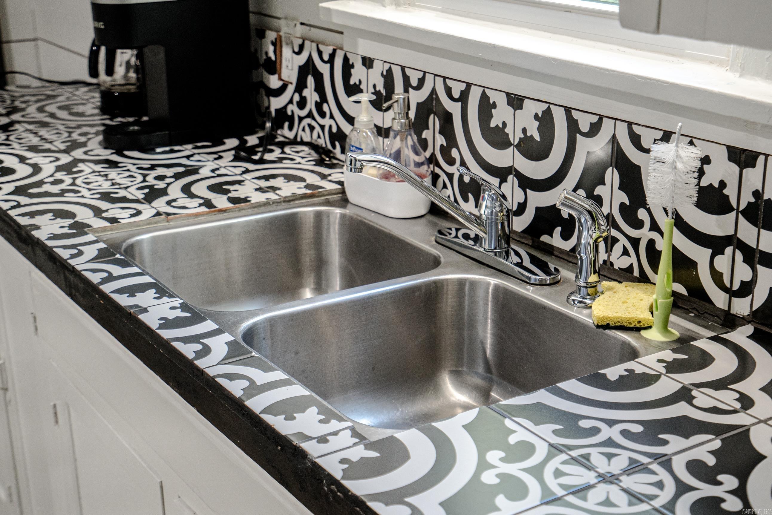 BLACKS SUB - Residential