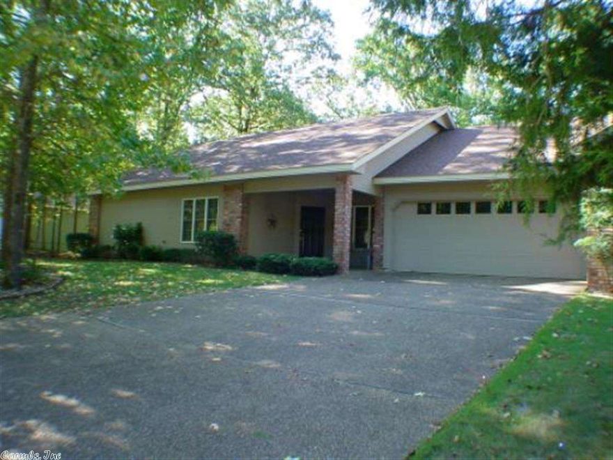 Relax & Enjoy Hot Springs Village in this large, single level  town home located in Villa Allegra. This popular Madrid Floor Plan features an Open Great Room, floor to ceiling  Stone Fireplace, 3 bedrooms,2 baths & full 2 Car Garage. Wonderful Villa Alegre location with in easy walking distance to the Desoto Club & just a short drive to popular Highway 7 Shopping and Dining. Beautiful, quite  cul-de-sac neighborhood with mature landscaping & nice privacy.