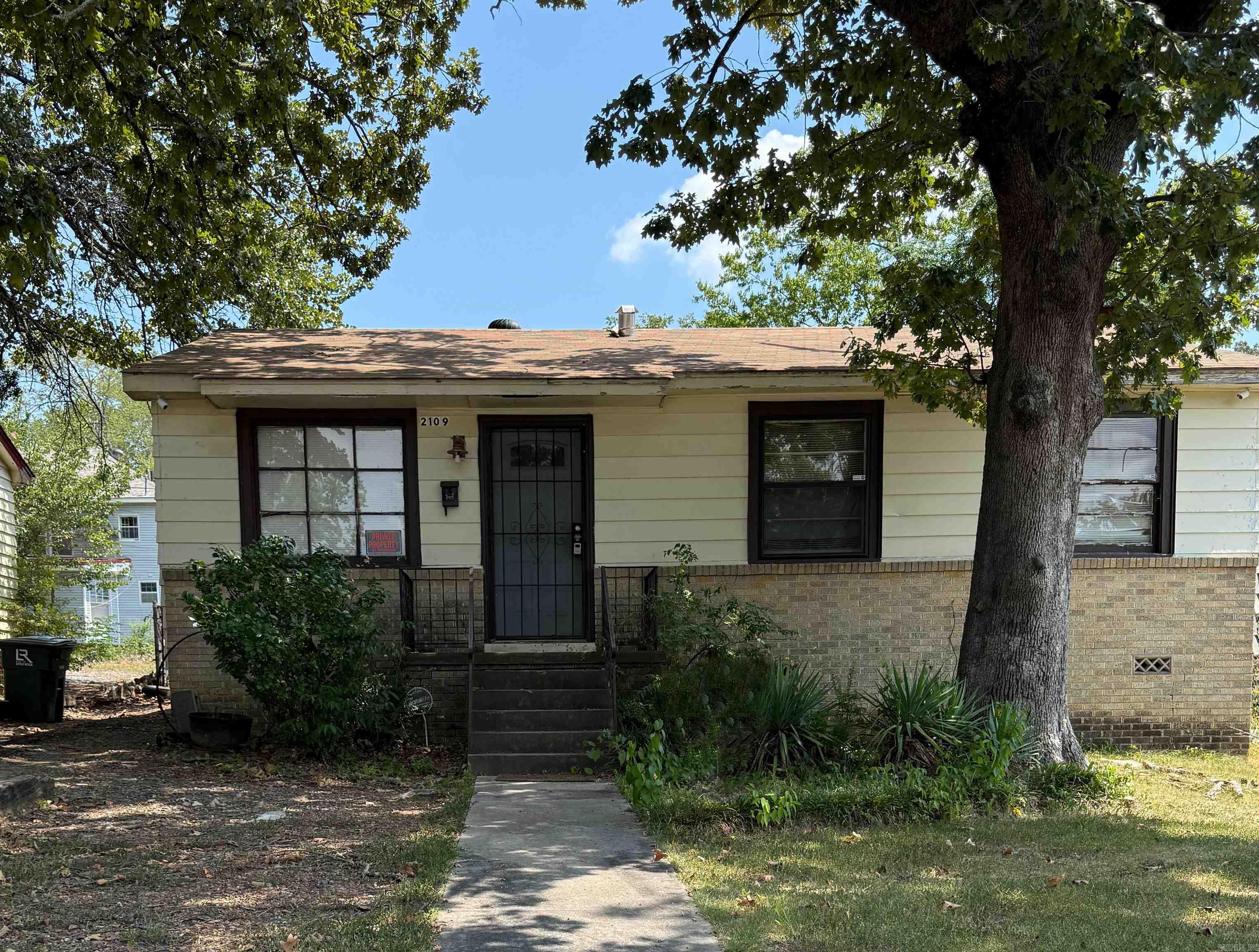 Don’t miss this excellent investment opportunity in the heart of Little Rock! This 3 bedroom, 2 bathroom home offers plenty of potential for those looking to bring their vision to life. With its convenient location near shopping, schools, and dining, it’s perfect for investors or buyers ready to roll up their sleeves. Priced to sell and full of possibilities, this property is ready for its next chapter.