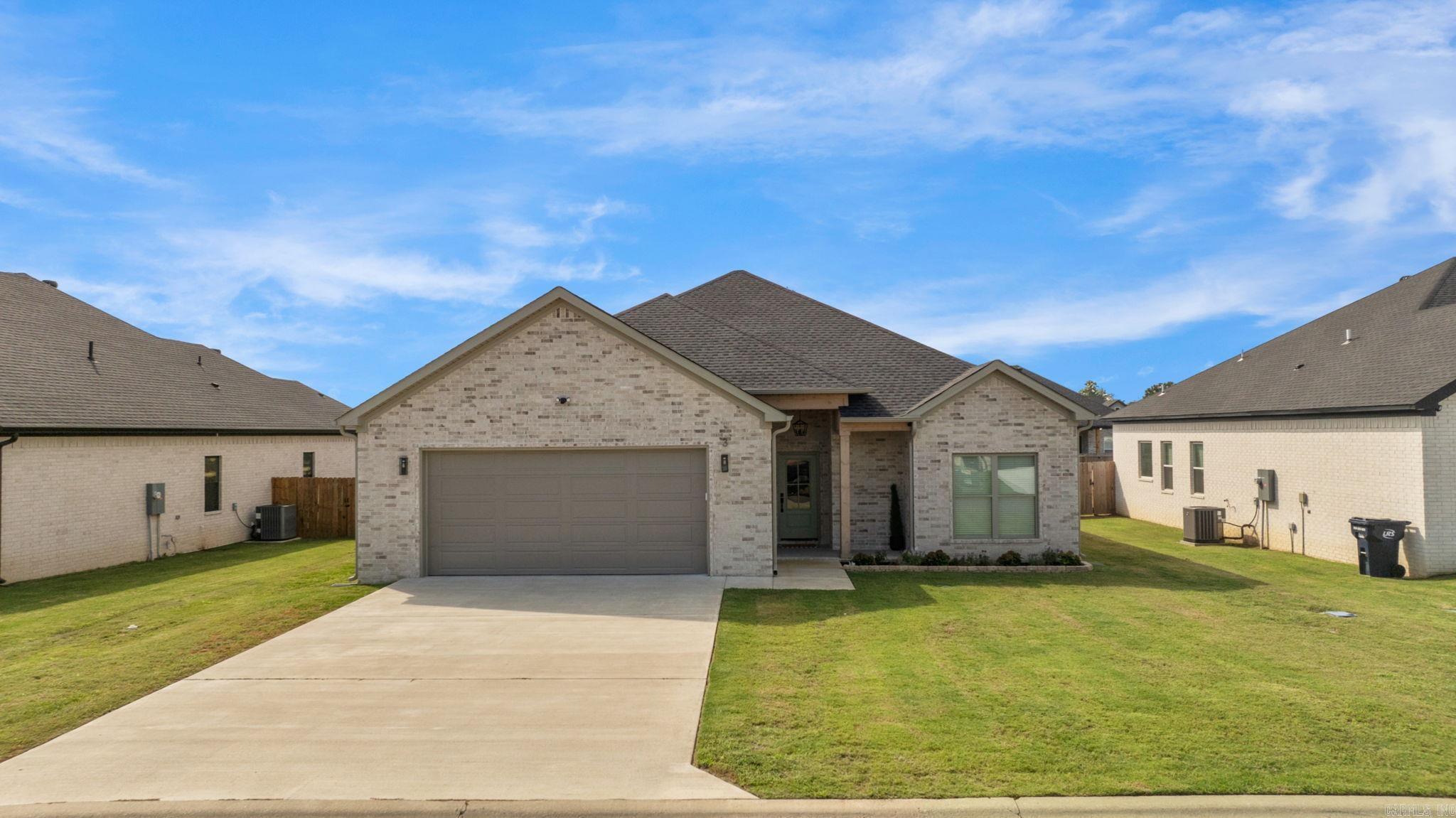 Built in 2024, this 1,751 SF home features 3 bedrooms and 2 bathrooms on a 0.25-acre lot. The open-concept design includes a split bedroom layout with spacious living and dining areas. The primary suite offers two large closets, a soaking tub, and a tiled walk-in shower. Additional upgrades include blinds, gutters, and a fenced backyard with a covered patioāperfect for relaxing or entertaining. Move-in ready and located in the desirable East Meadow Subdivision in Greenbrier.