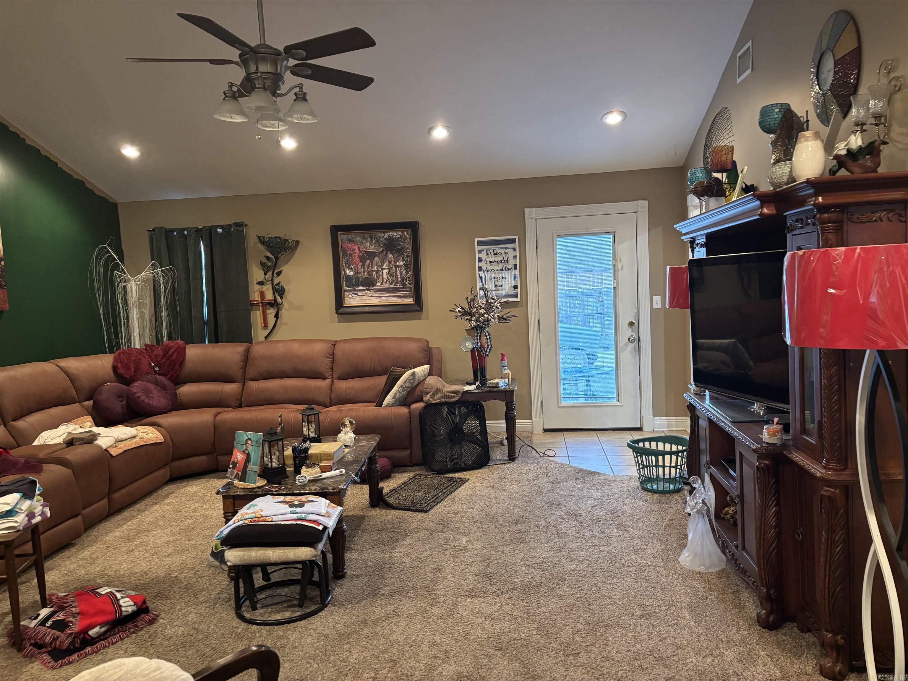 CARRIAGE HILL - Residential