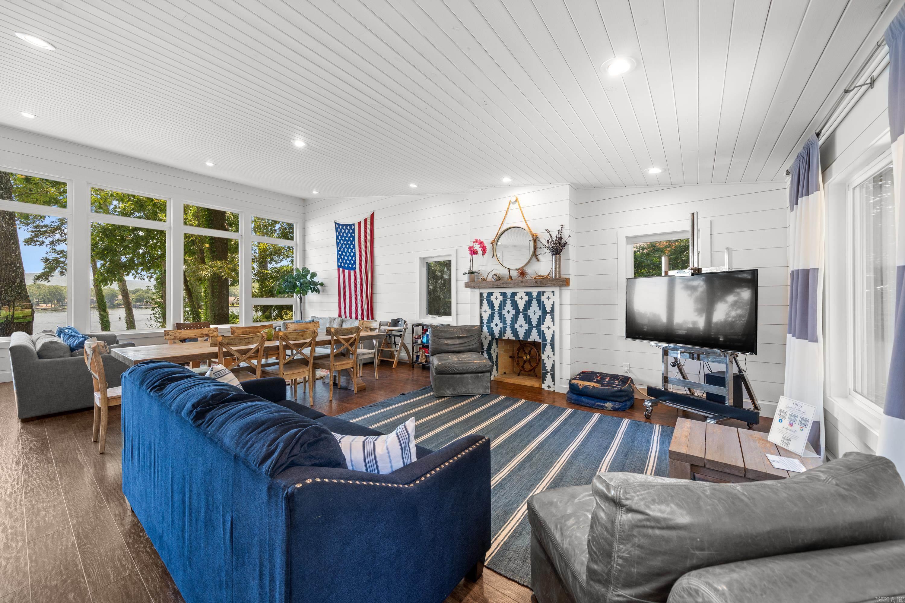 Lake View - Residential