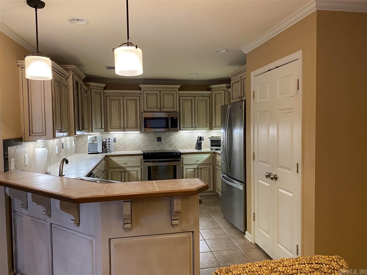 COUNTRY CLUB OF ARK THE - Residential