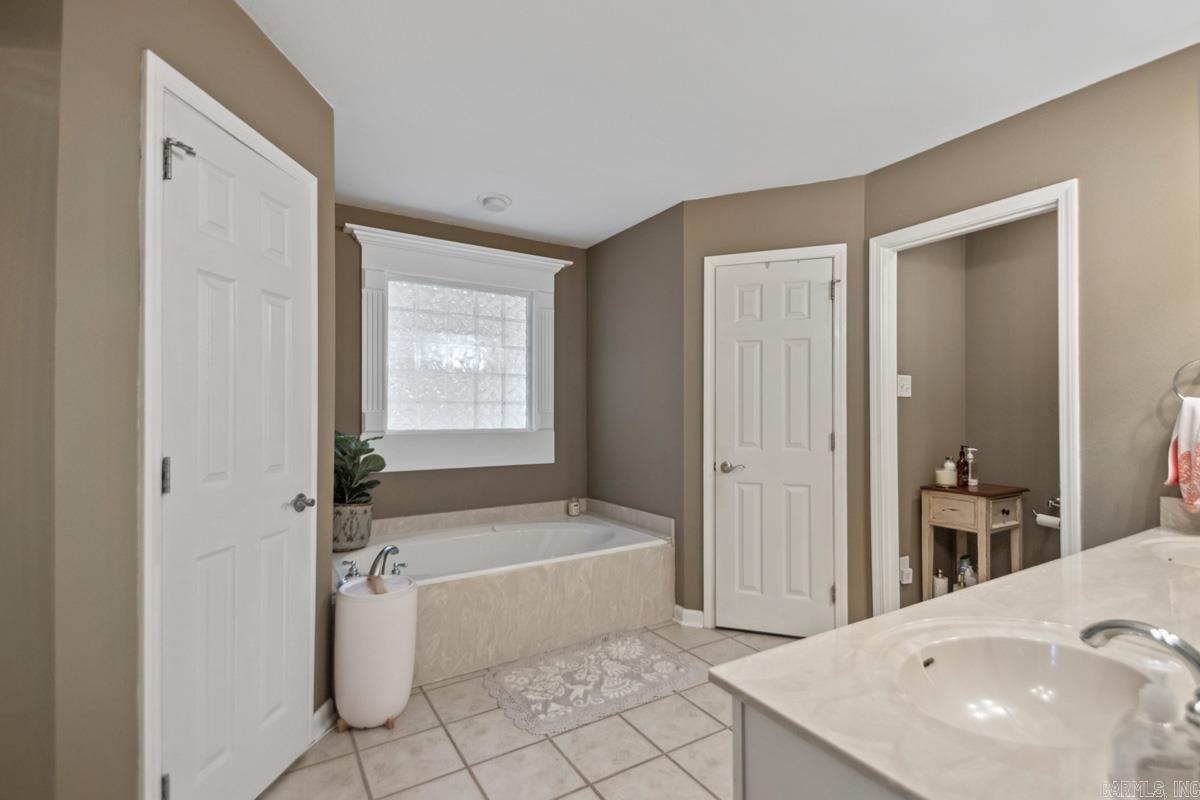 LONGHILLS VILLAGE - Residential