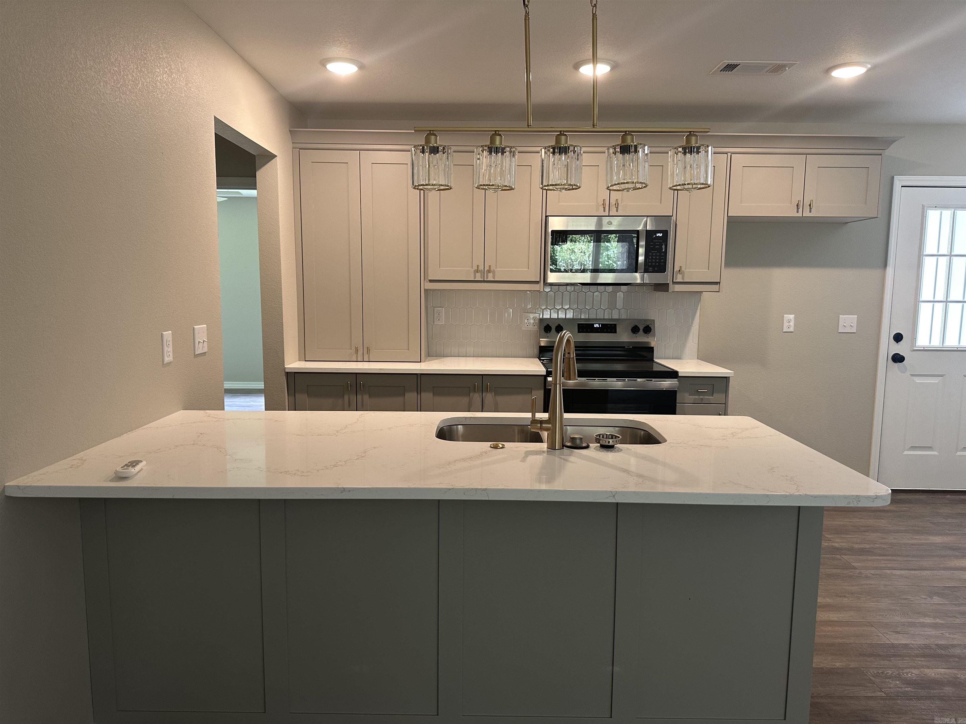 MCARTHUR - Residential