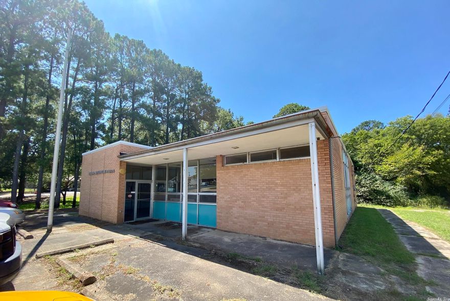 Ready to start your dream business? Don't let this commercial property get away! Previously a post office, this building is ready to be turned into Rison's newest business! Plenty of space, a loading dock, and great parking are just a few qualities that make this property ideal for a commercial investment!  Located in the heart of Rison, AR, steps from local pharmacy, bank, and other businesses. Selling AS IS.