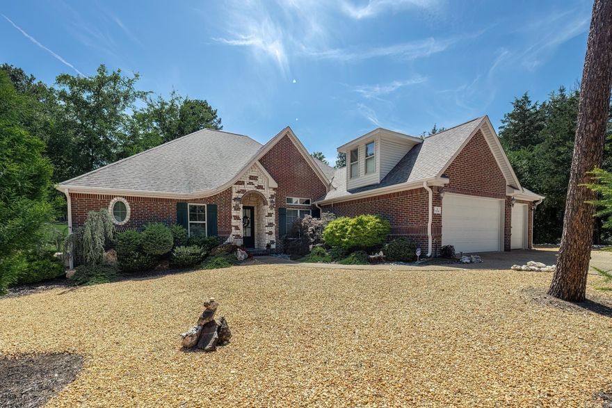 Beautiful home located on Isabella Golf Course, Pinta 4th hole. All brick, 3 car garage and whole house generator. Large lot at .39 acre. 3 bedroom, 2.5 bath and a bonus room upstairs. Covered rear patio. Optimum internet.