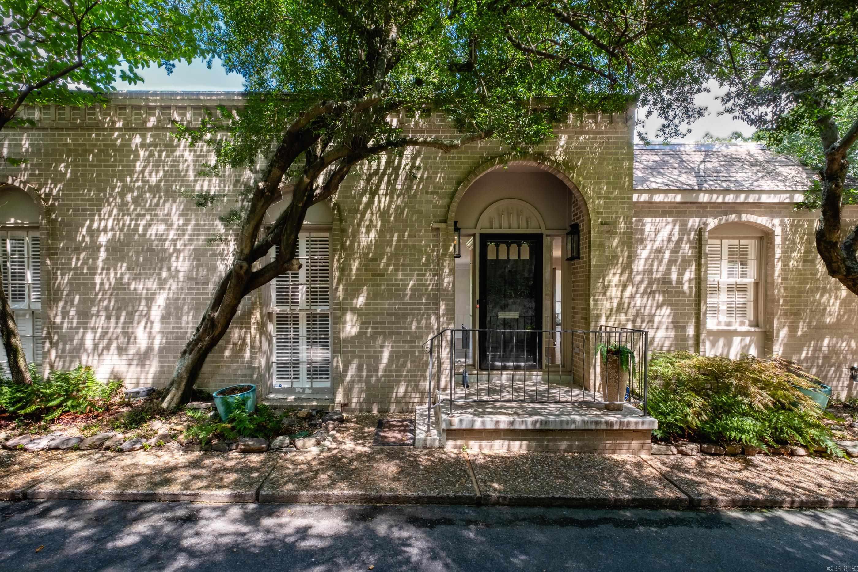 Townhouses in the Park - Residential