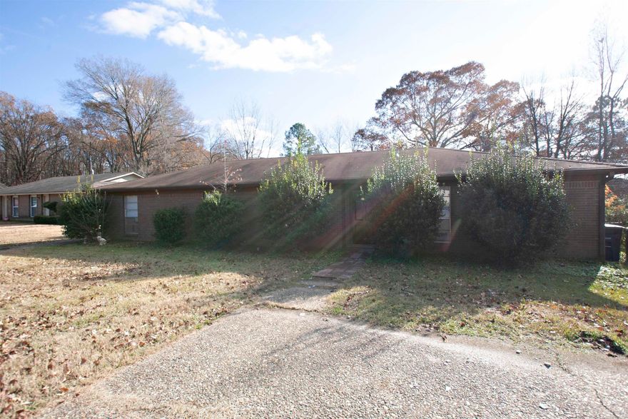 2BD duplex located in the desired Sherwood area. The lease for this property is for 18 months with a 3% increase after the first year. Income has to be 3x the amount of rent. NO SECTION 8.   **ALL PROPERTIES MAY NOT BE MOVE-IN READY**