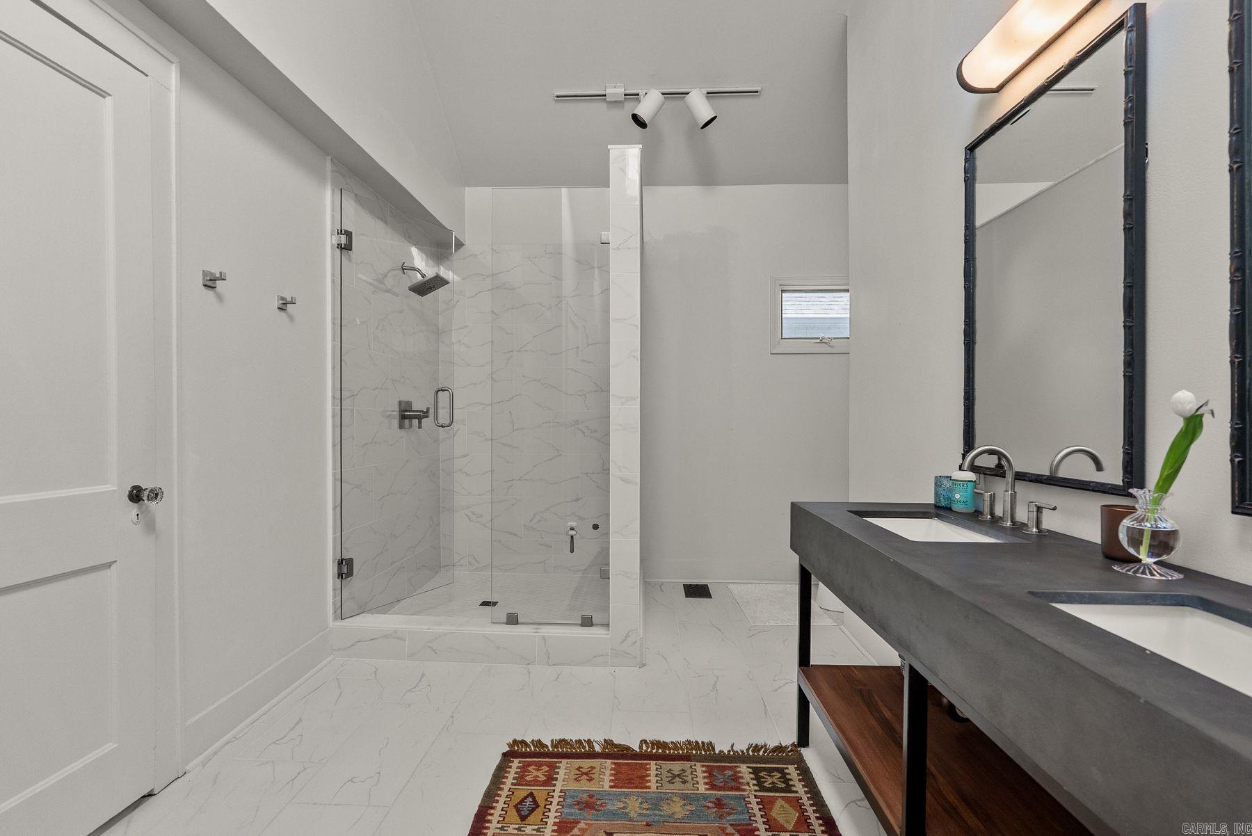 NEWTONS - Residential