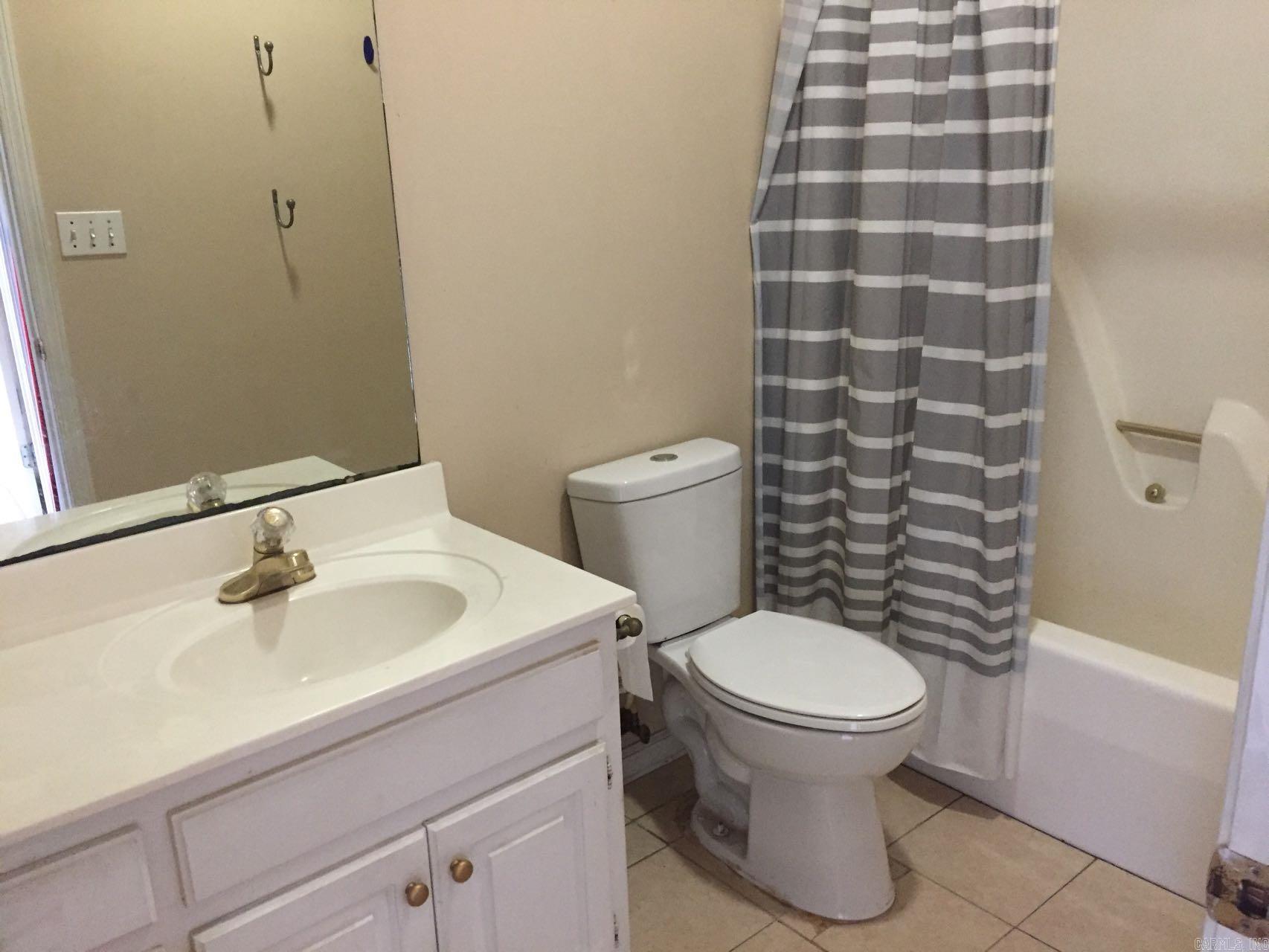 WOODLANDS HILLS - Residential