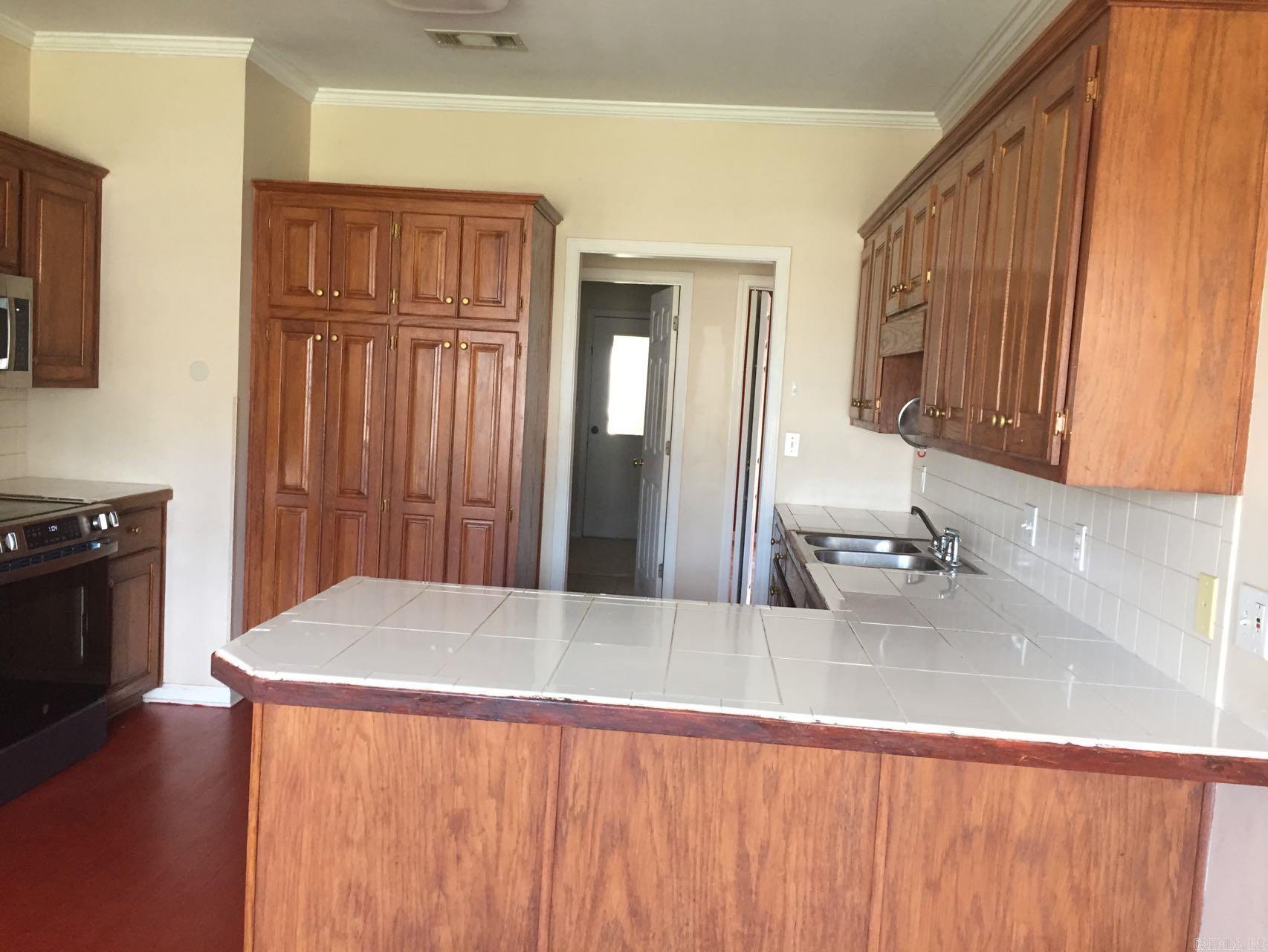 WOODLANDS HILLS - Residential