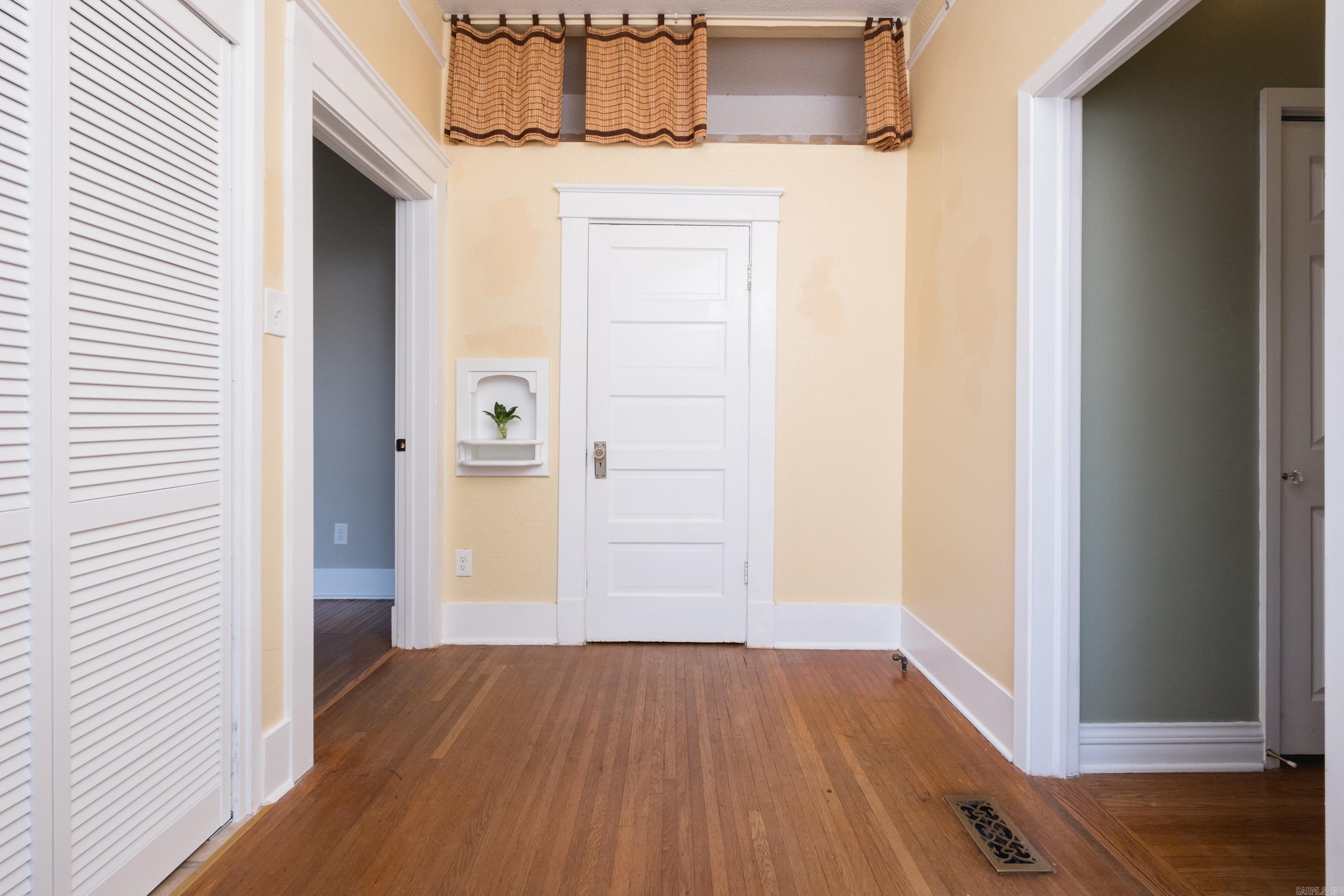 ELMHURST - Residential