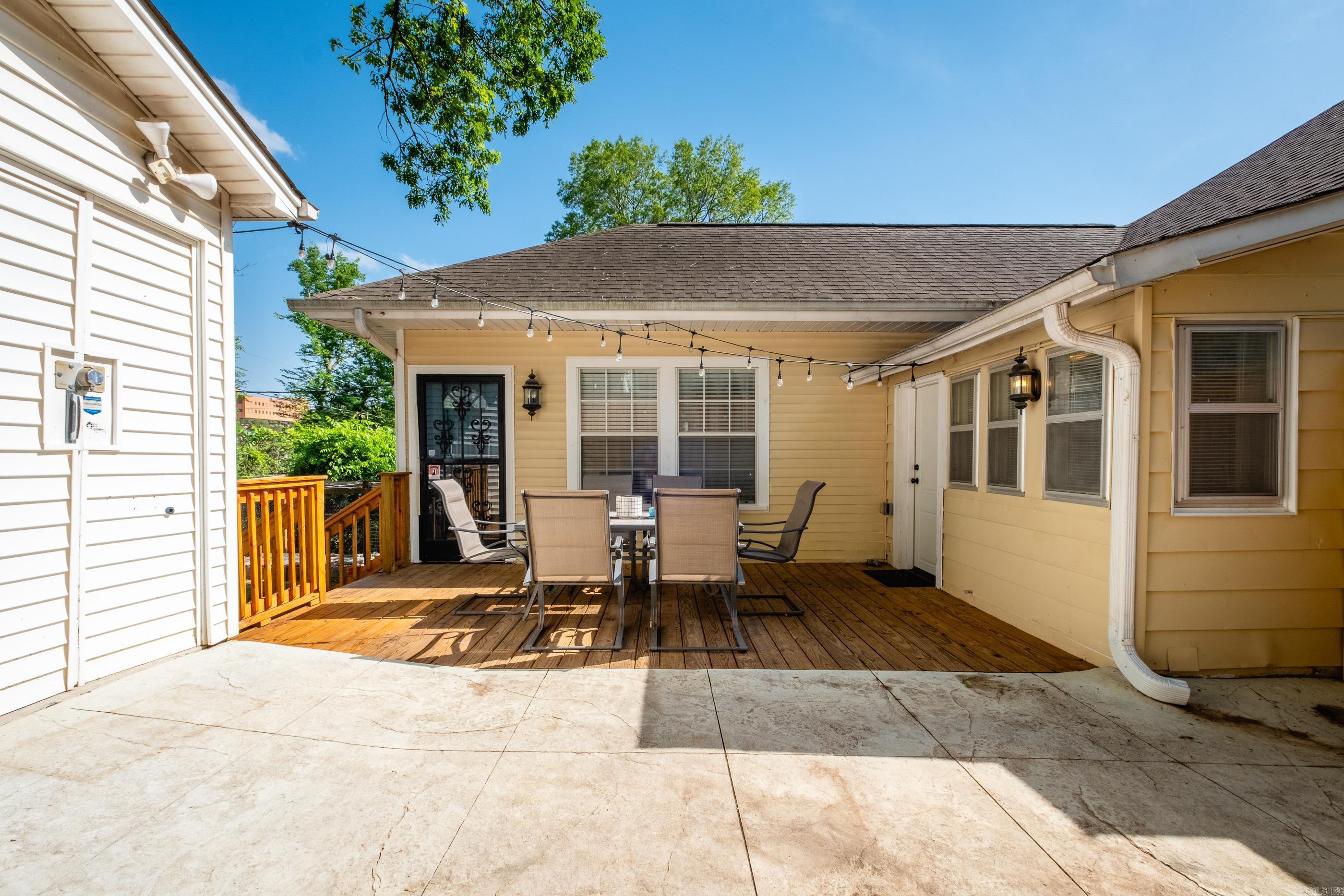 ELMHURST - Residential