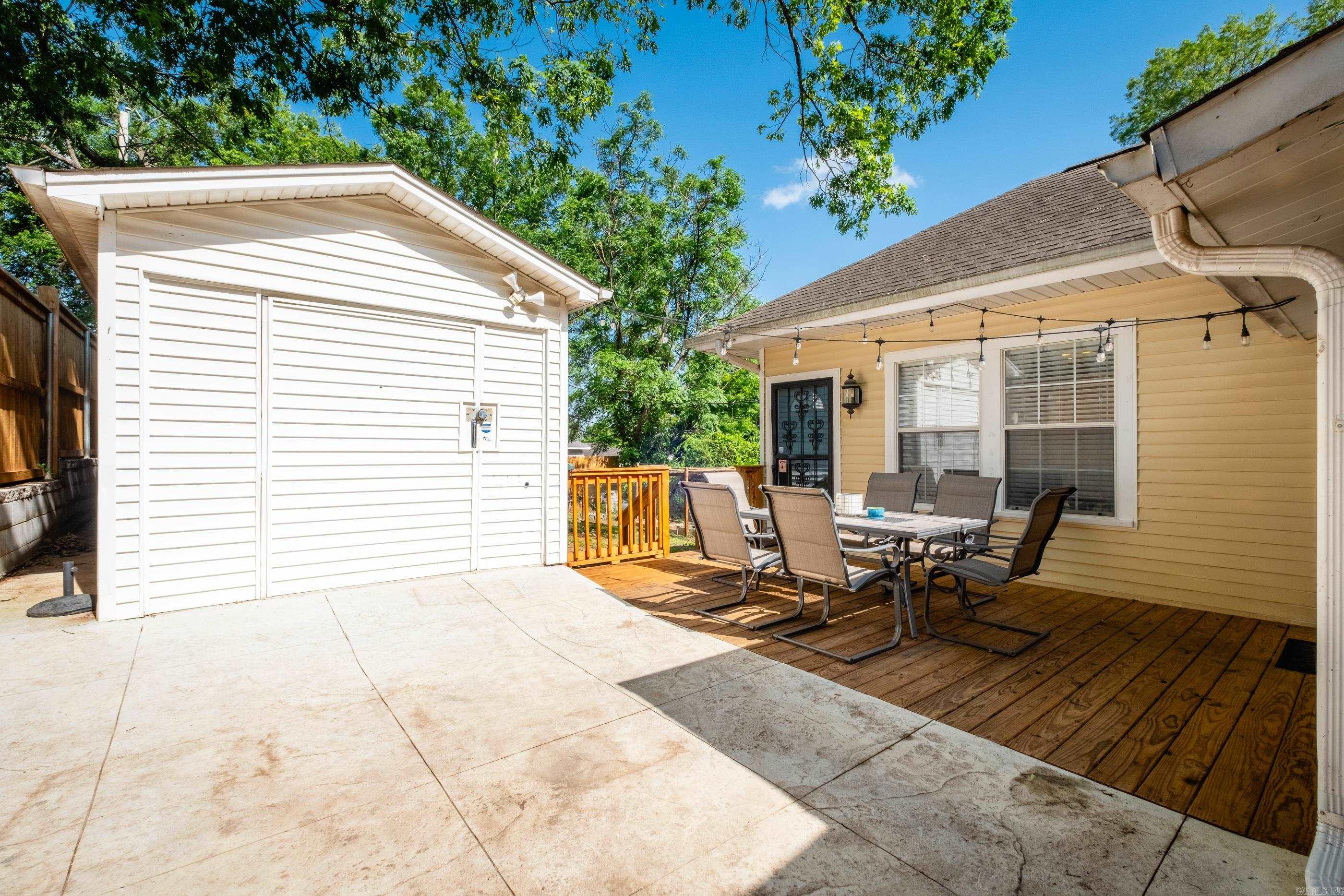 ELMHURST - Residential