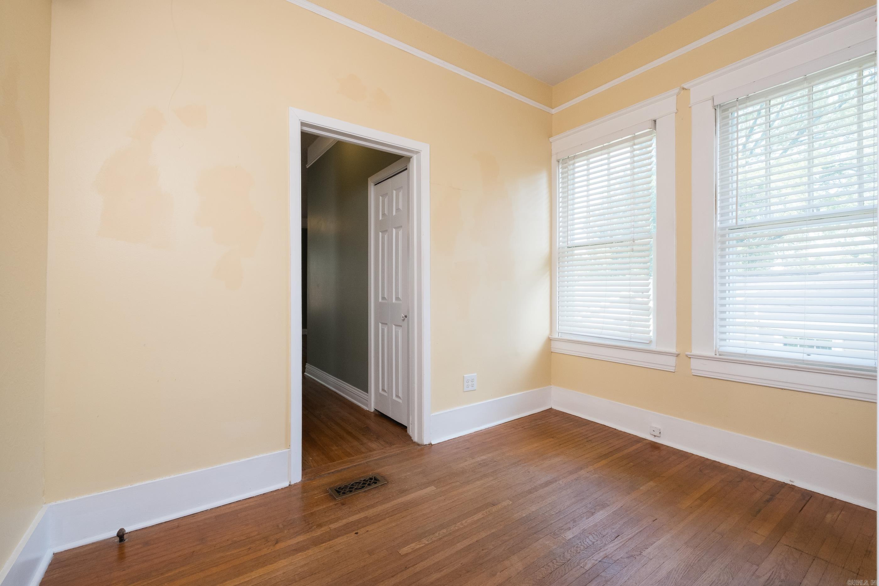 ELMHURST - Residential