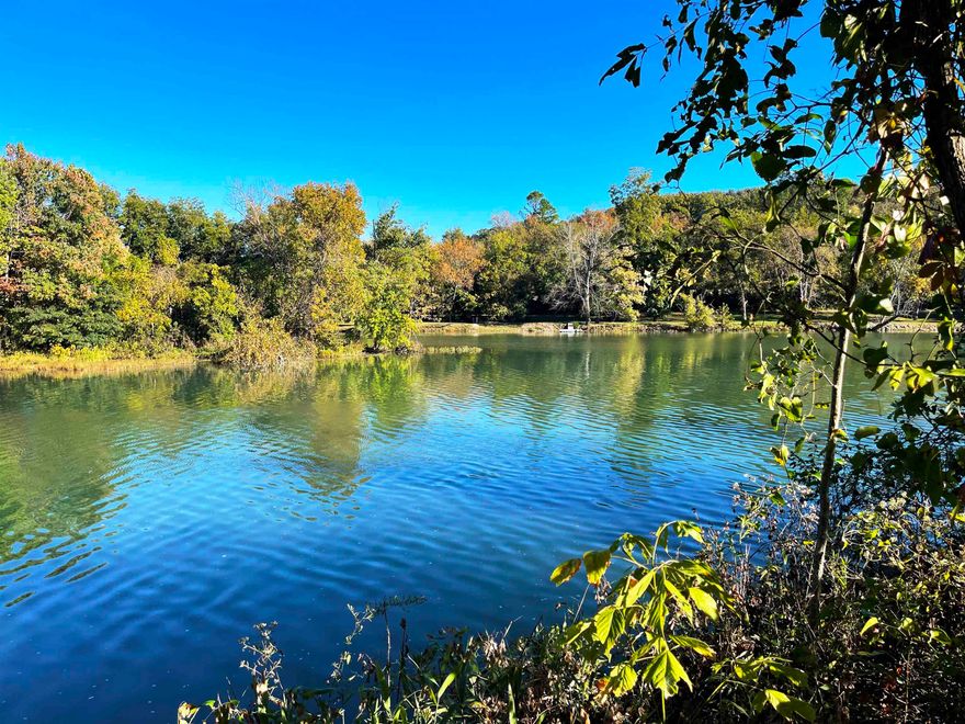 Excellent location on the Spring River at Hardy, AR  There is 1.37 acres m/l of cleared land.  Wonderful place to build your vacation home or makek a nightly rental.  Flood insurance would be required.  See Bill of assurance in the associated docs area for restrictions.  Walking distance to Hardy and all the neat shops and vendors there. Own a piece of Old Hardy Town!