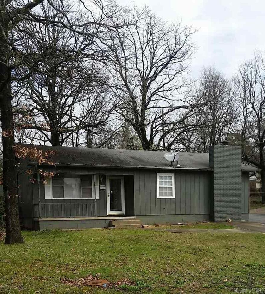 Perfect one-level all brick home in great condition. Located near the Deaf School, close to UAMS, convenient to downtown, I-630, LR Zoo, public park and splash pad, close to shopping and dining and several other amenities Little Rock has to offer.