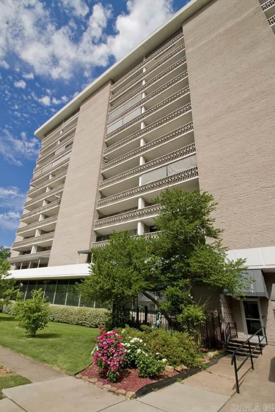 Great 1BR/1BA Quapaw Tower condo for rent! This condominium is located in a nice historic neighborhood and comes with many amenities including a pool and work out room. There are coin operated washer and dryers on each floor, and tenants are only responsible for electricity.   Give a call for viewing 501-232-8964