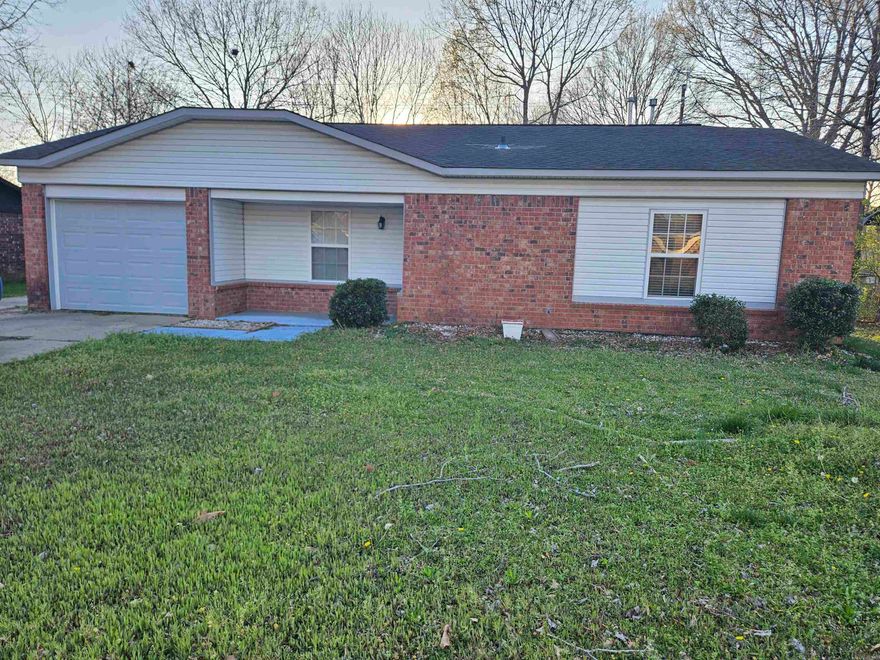 Great 3BD/1.5BA in Jacksonville that is waiting for you to call home. Plenty of living space throughout. Eat-in-kitchen that is perfect for enjoying meals with family or friends. Laundry room with built in storage shelves. Ceiling fans in bedrooms. Fully fenced yard ideal for anyone with kids or pets. The lease for this property is for 2 years with a 3% increase after the first year. Income has to be 3x the amount of rent. This property does not accept section 8.