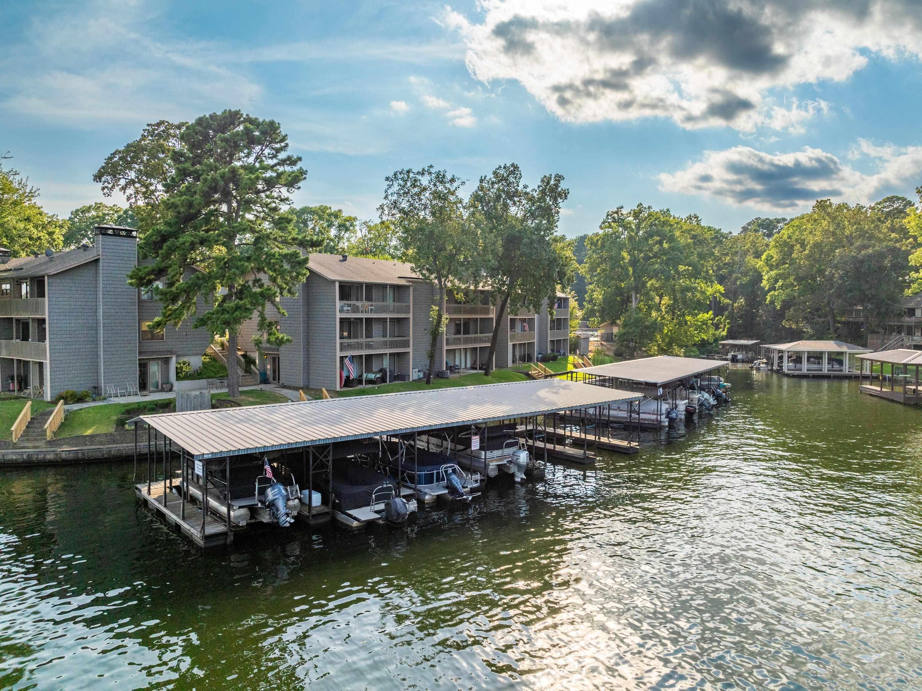 MOORINGS HPR - Residential
