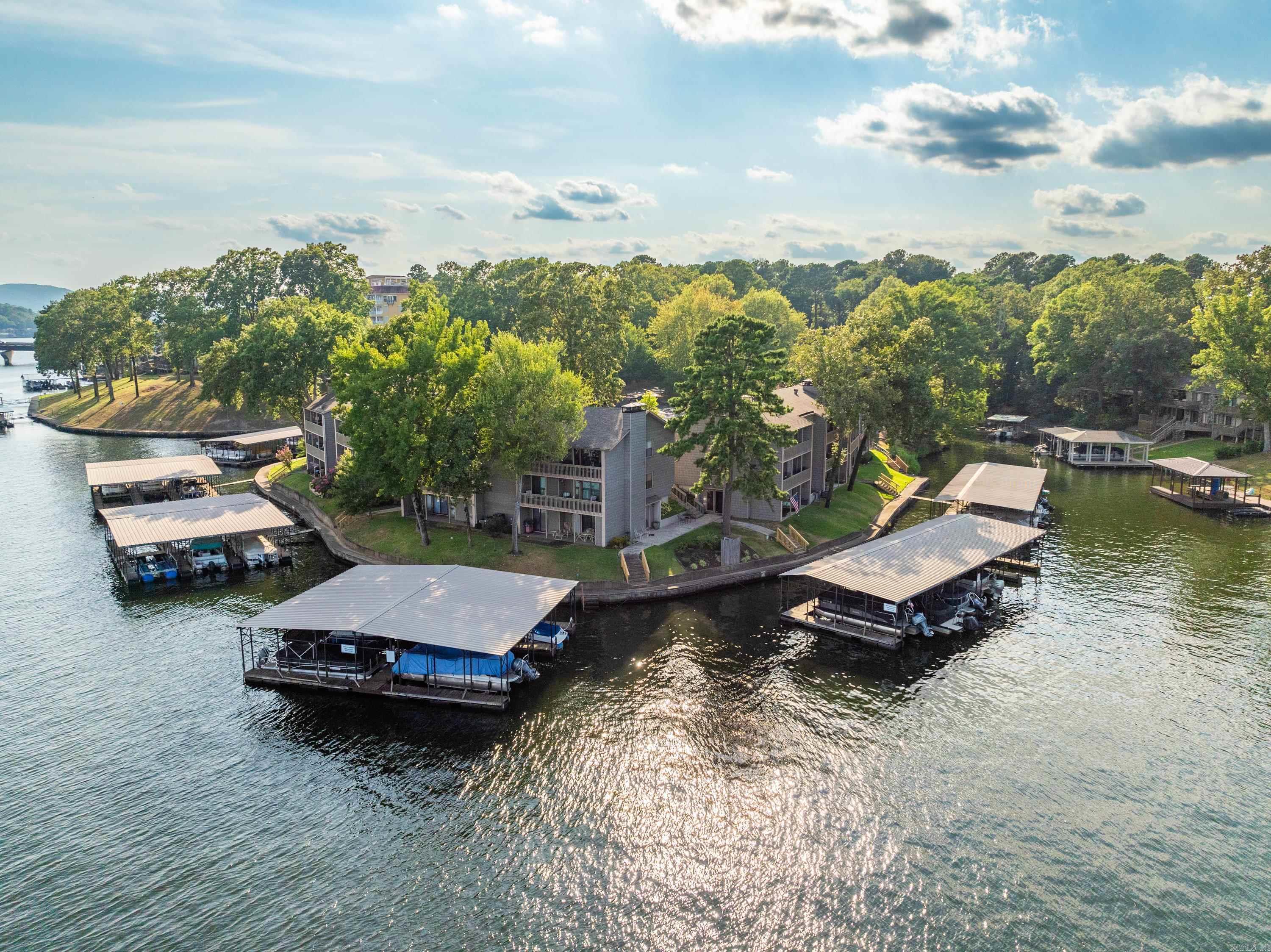 MOORINGS HPR - Residential