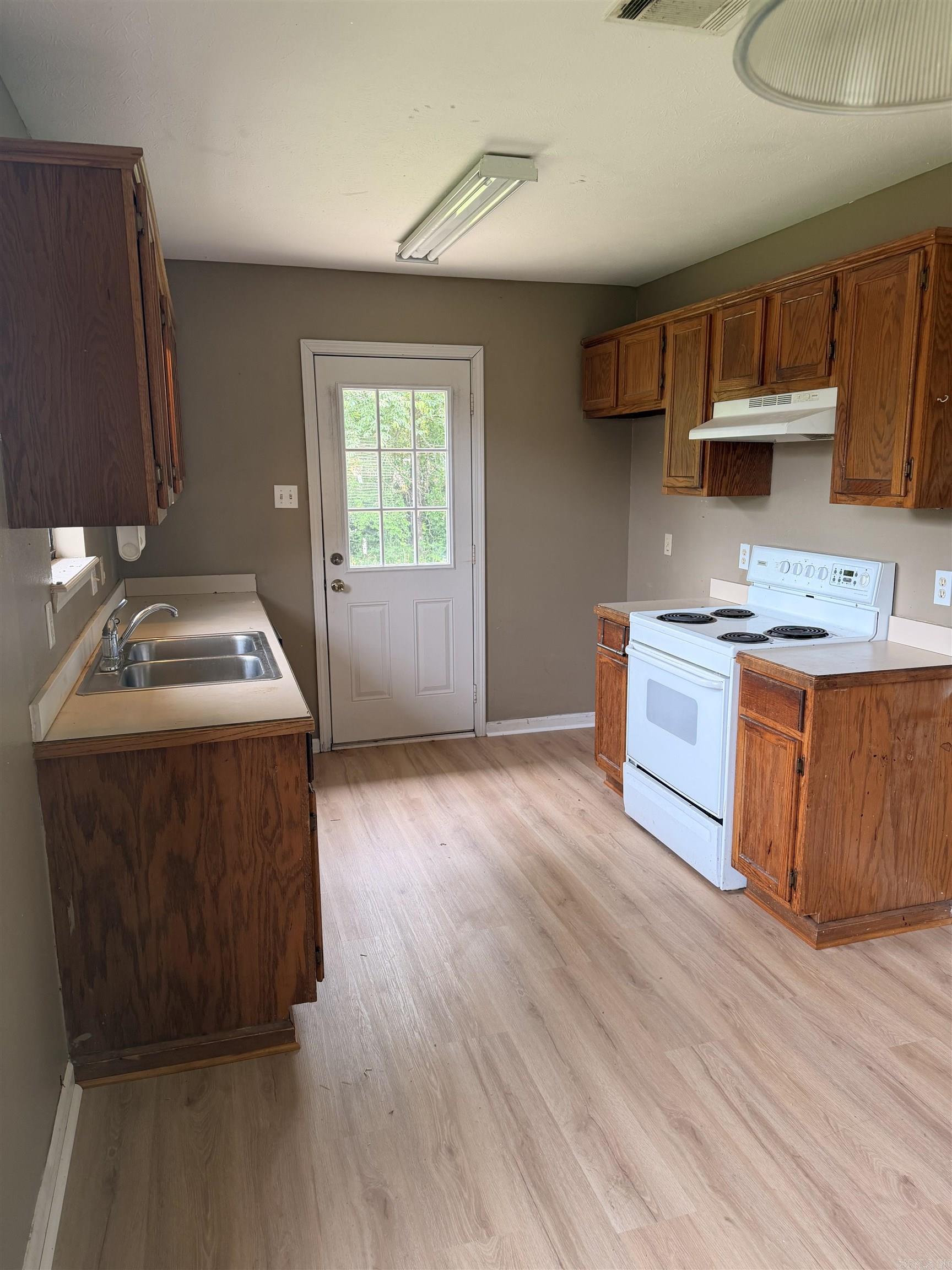 HUNTERS COVE - Residential